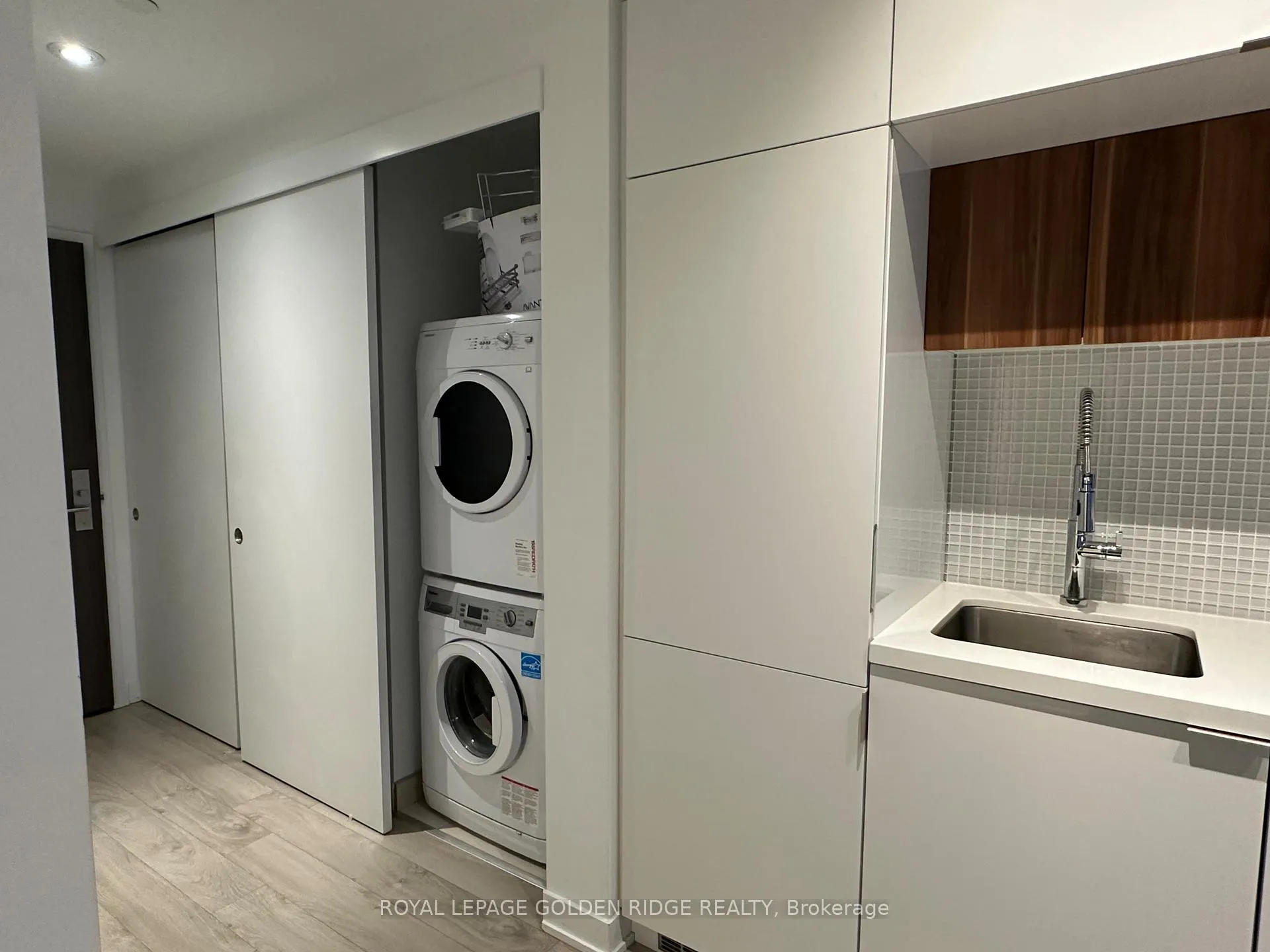 Photo 6 of Unit 2411, 185 Roehampton Avenue, Toronto, Mount Pleasant East — HOMEH