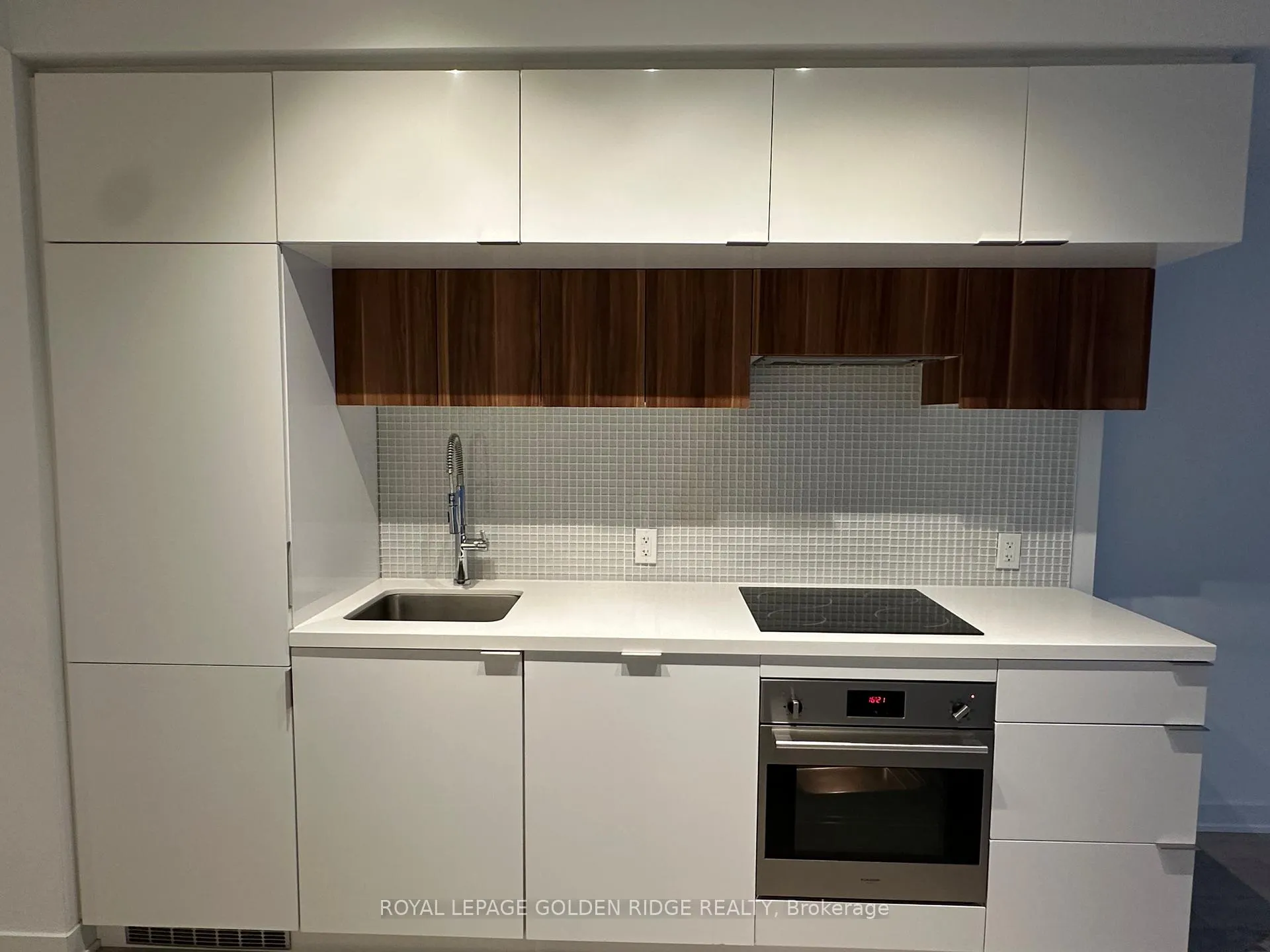 Photo 7 of Unit 2411, 185 Roehampton Avenue, Toronto, Mount Pleasant East — HOMEH
