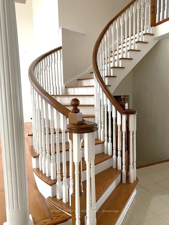 Photo 5 of 40 Pagnello Court, Markham, Box Grove — HOMEH