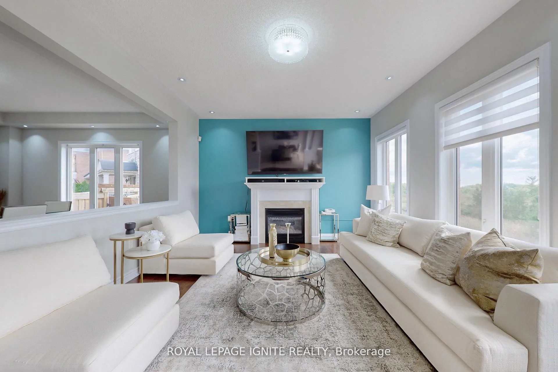 Photo 2 of 24 Arrowpoint Drive, Brampton, Credit Valley — HOMEH