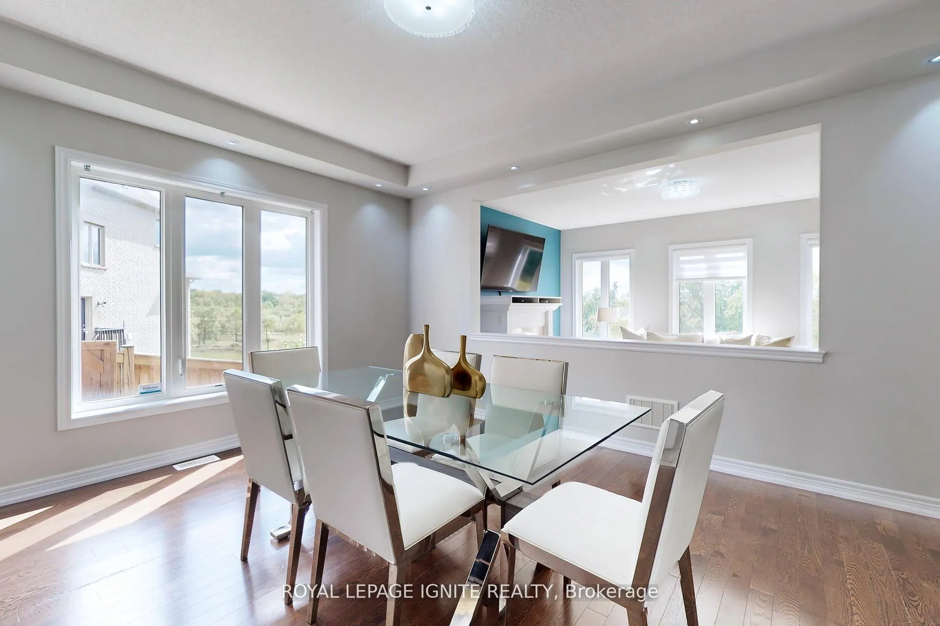 Photo 6 of 24 Arrowpoint Drive, Brampton, Credit Valley — HOMEH