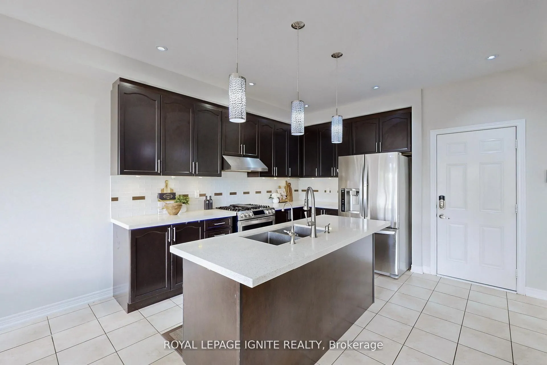 Photo 10 of 24 Arrowpoint Drive, Brampton, Credit Valley — HOMEH