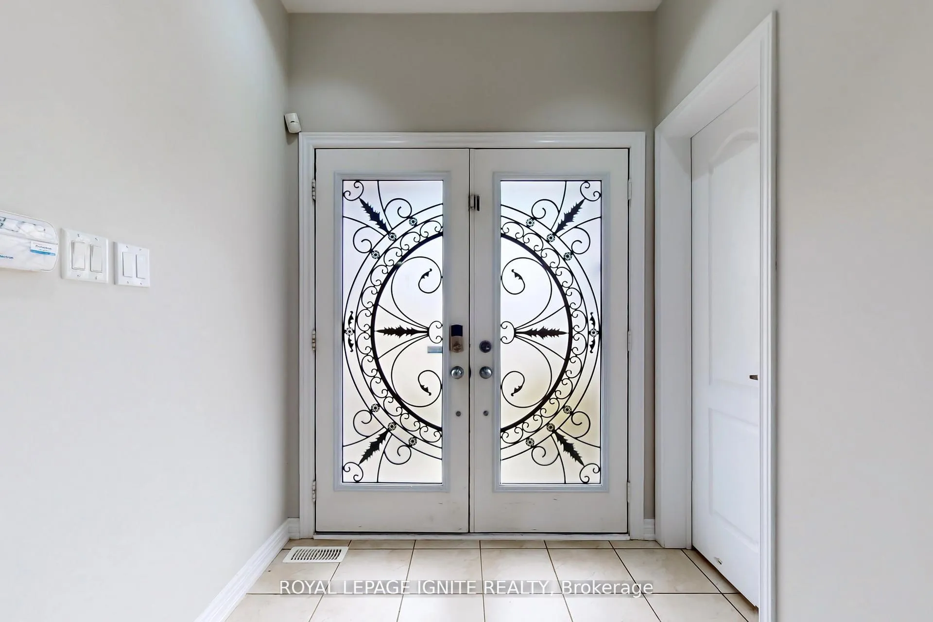 Photo 18 of 24 Arrowpoint Drive, Brampton, Credit Valley — HOMEH