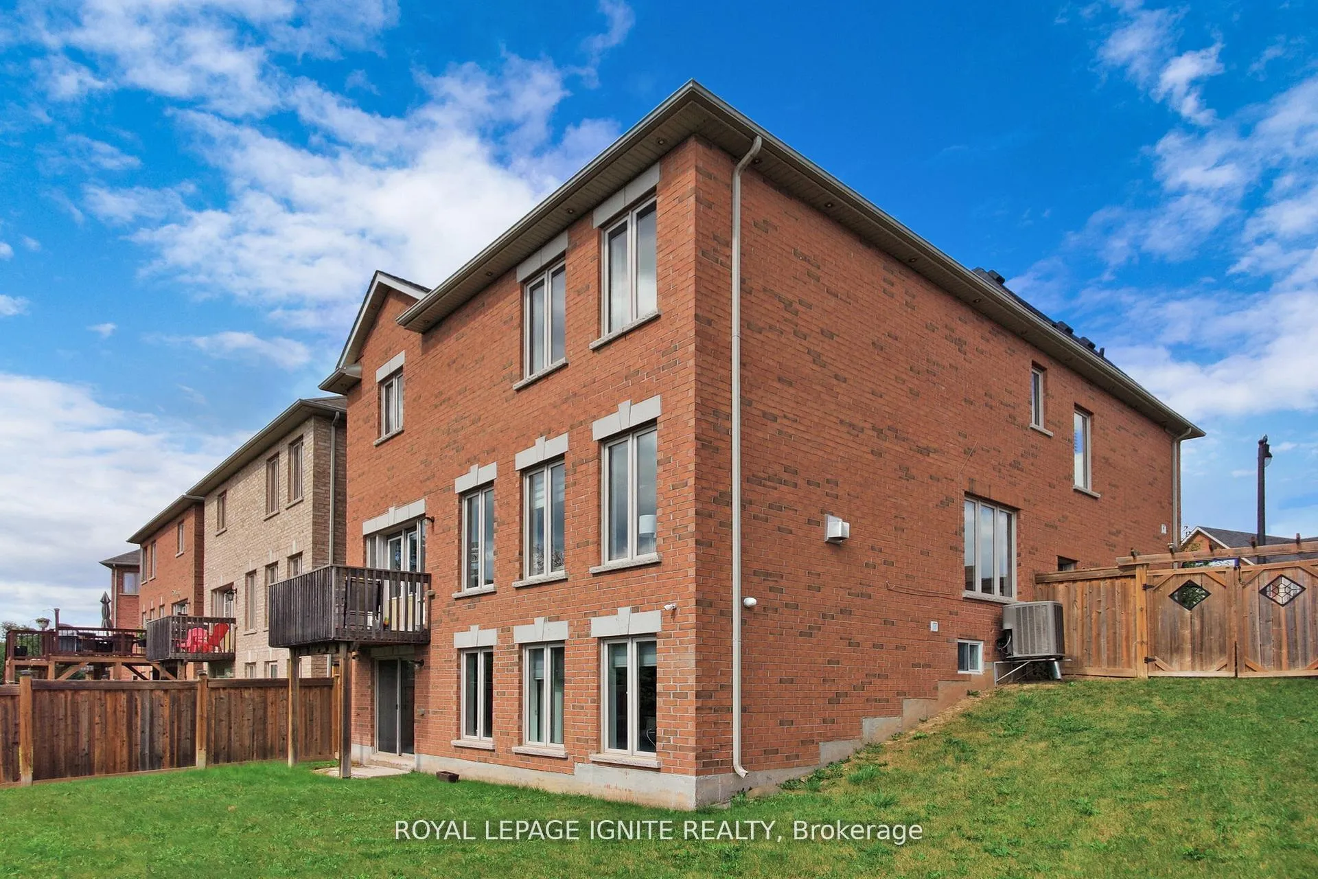 Photo 44 of 24 Arrowpoint Drive, Brampton, Credit Valley — HOMEH