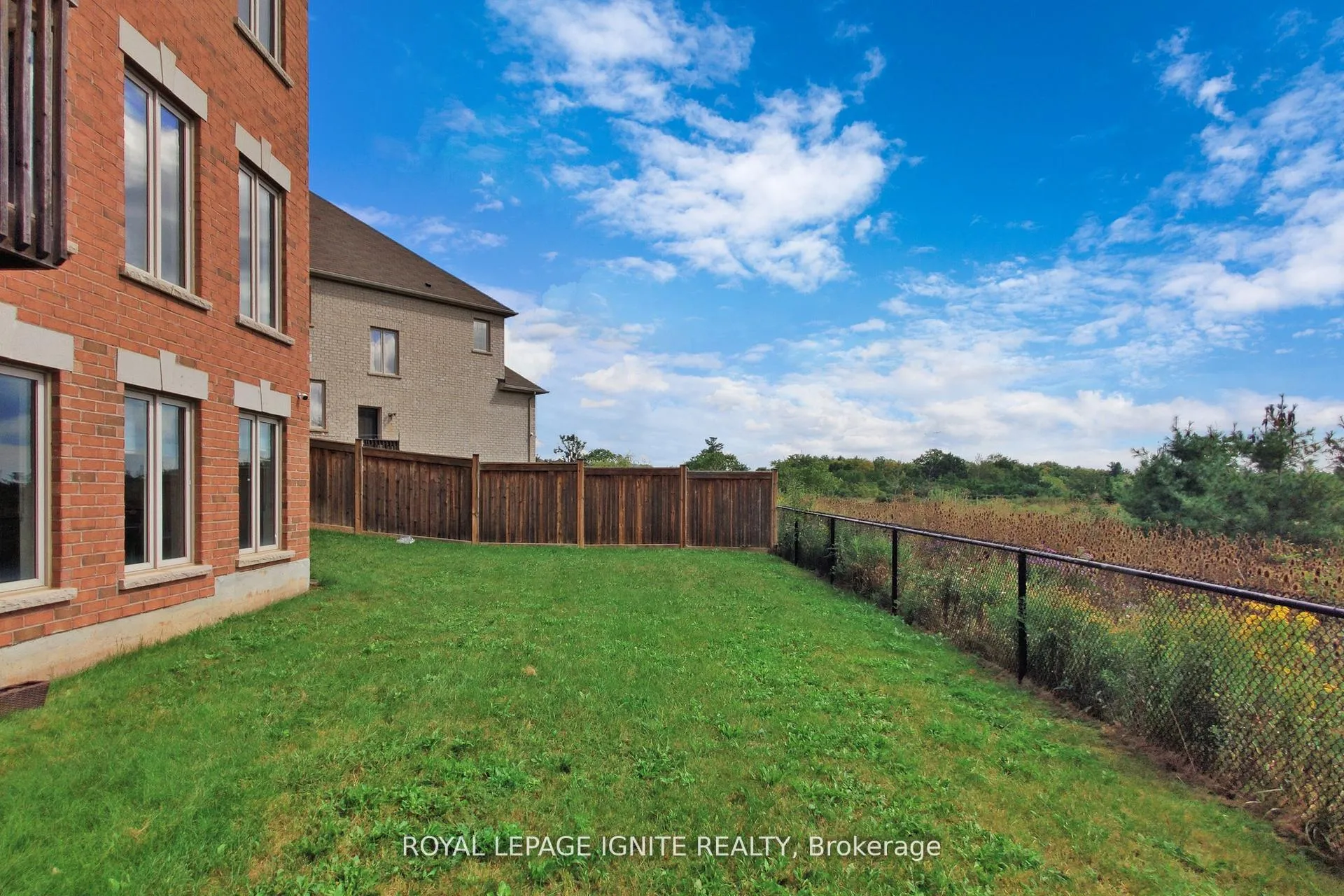 Photo 46 of 24 Arrowpoint Drive, Brampton, Credit Valley — HOMEH