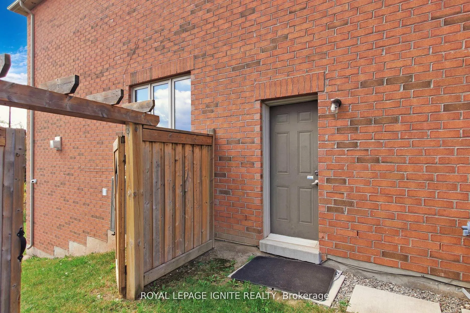 Photo 48 of 24 Arrowpoint Drive, Brampton, Credit Valley — HOMEH