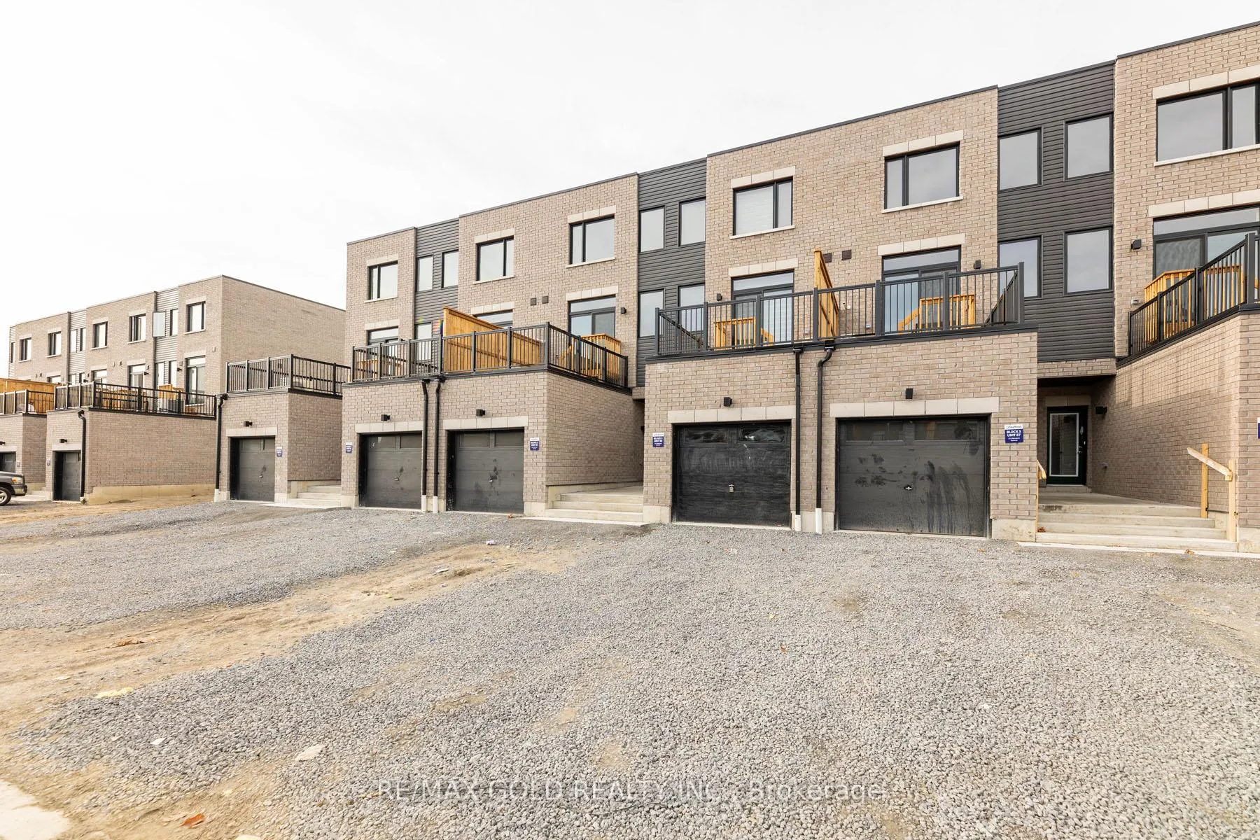 Photo 2 of 217 Monarch Avenue, Ajax, South West — HOMEH