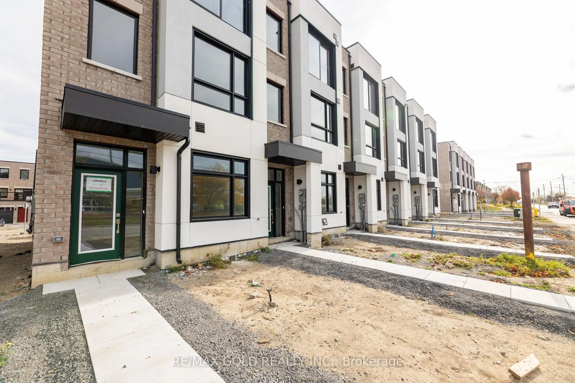 Photo 5 of 217 Monarch Avenue, Ajax, South West — HOMEH