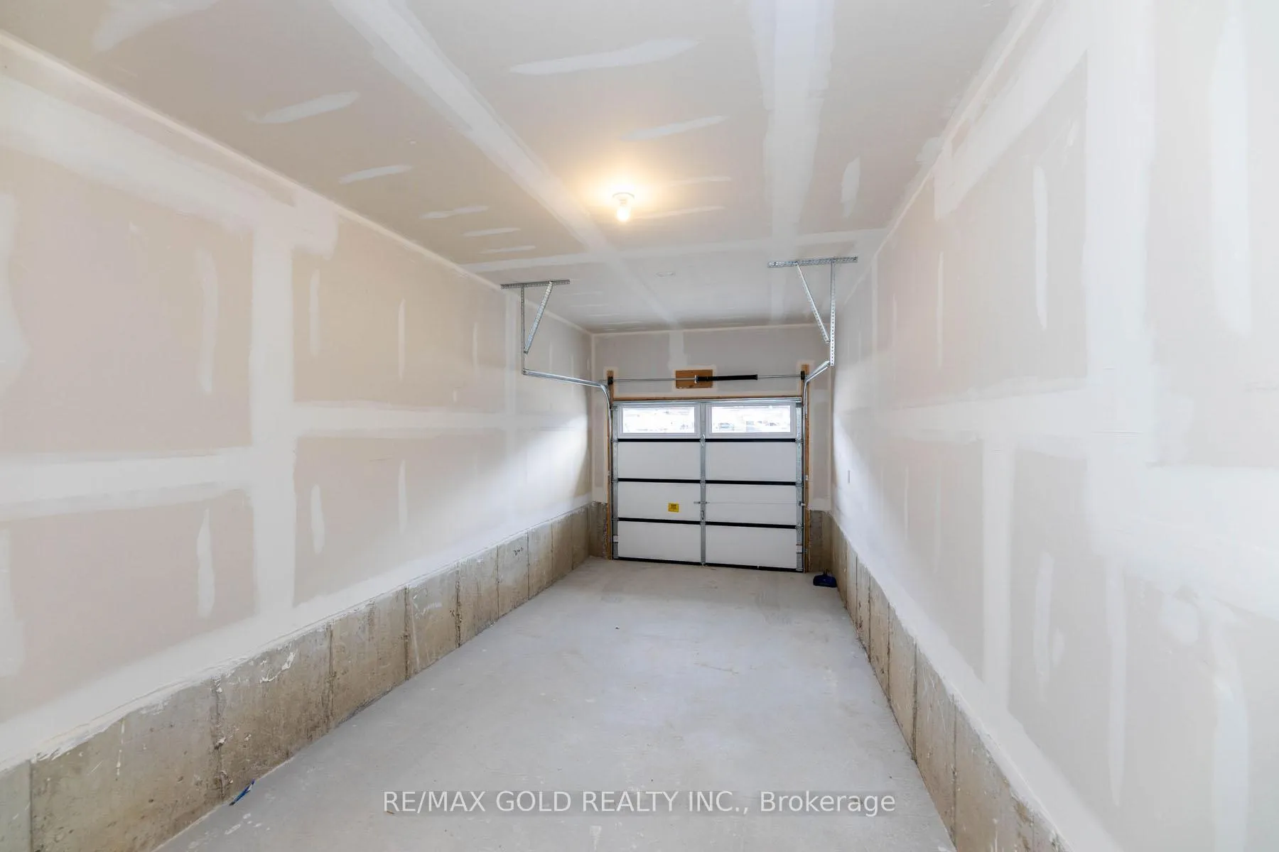 Photo 12 of 217 Monarch Avenue, Ajax, South West — HOMEH