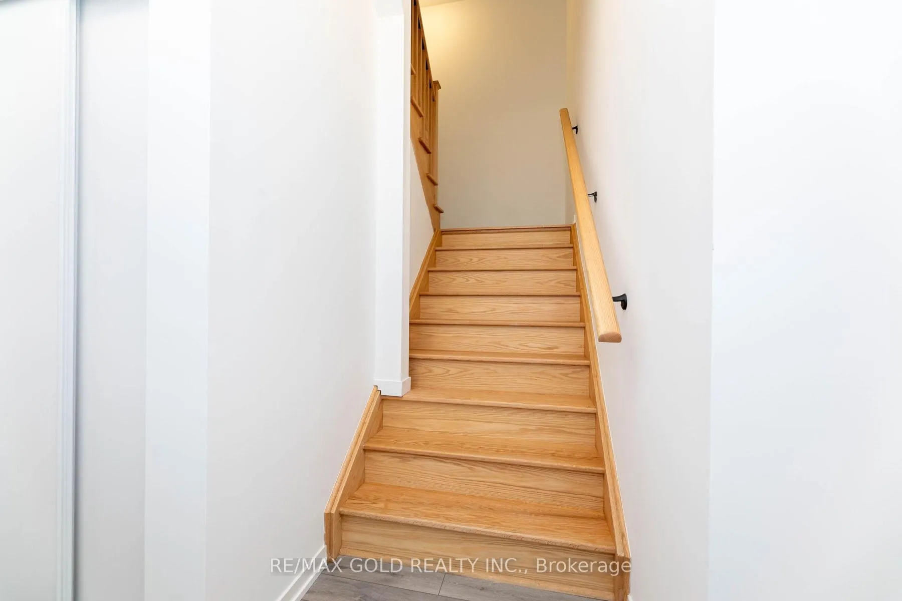 Photo 13 of 217 Monarch Avenue, Ajax, South West — HOMEH