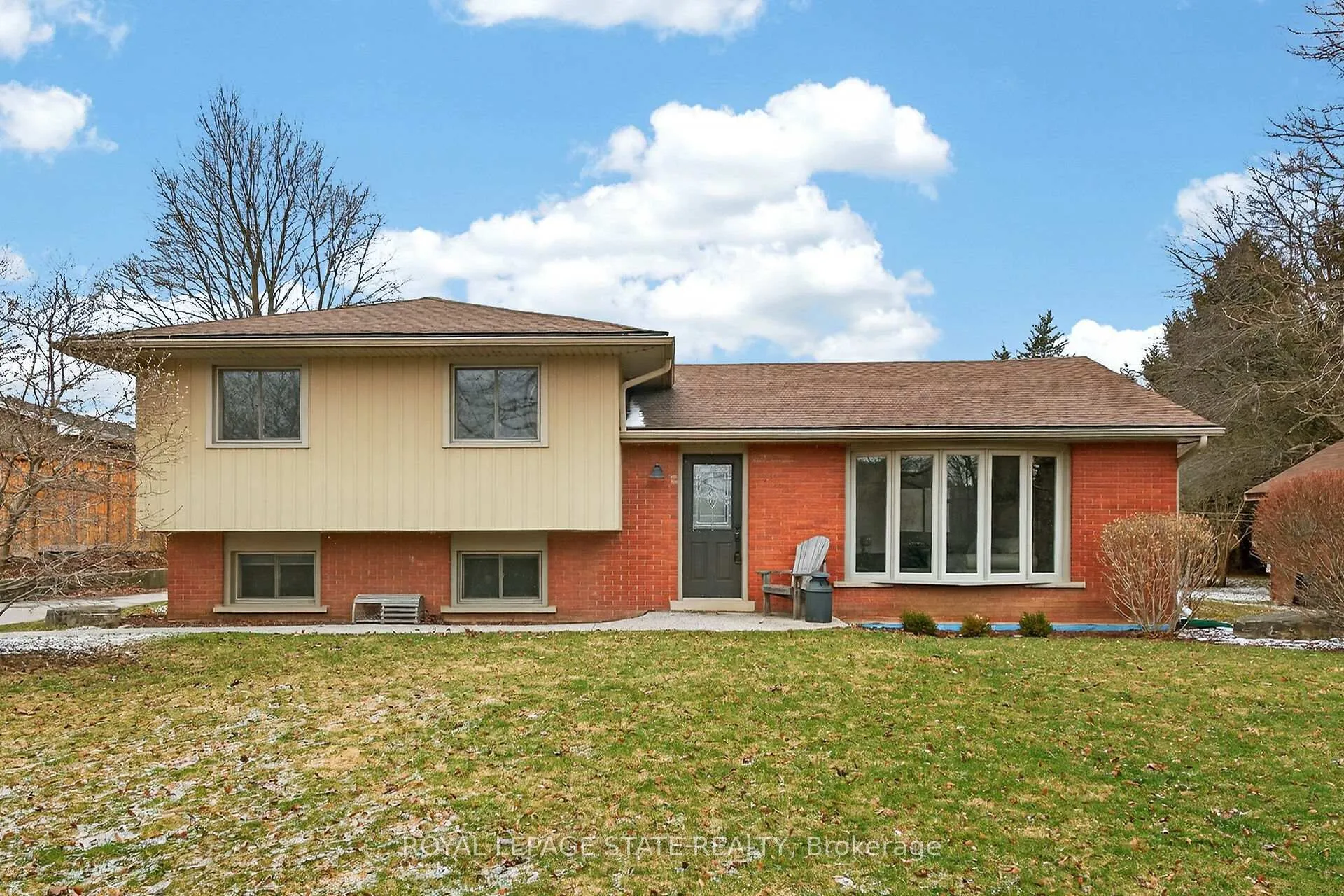 Photo 1 of 847 Governors Road, Hamilton, Dundas — HOMEH