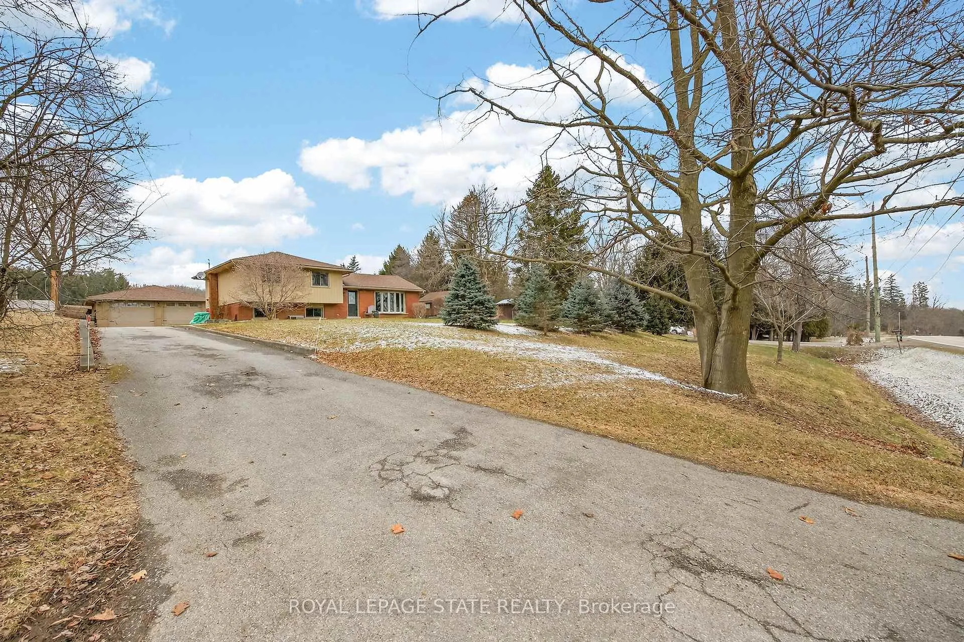 Photo 2 of 847 Governors Road, Hamilton, Dundas — HOMEH