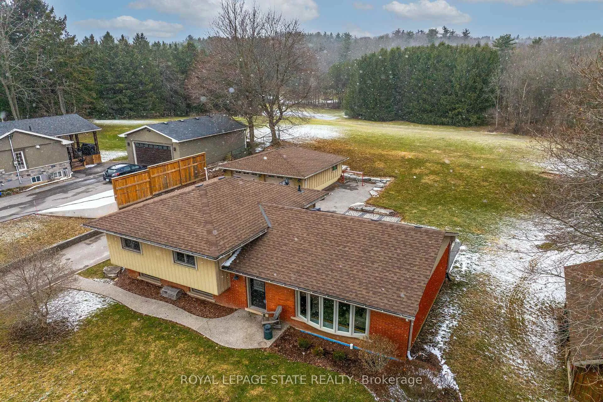 Photo 4 of 847 Governors Road, Hamilton, Dundas — HOMEH