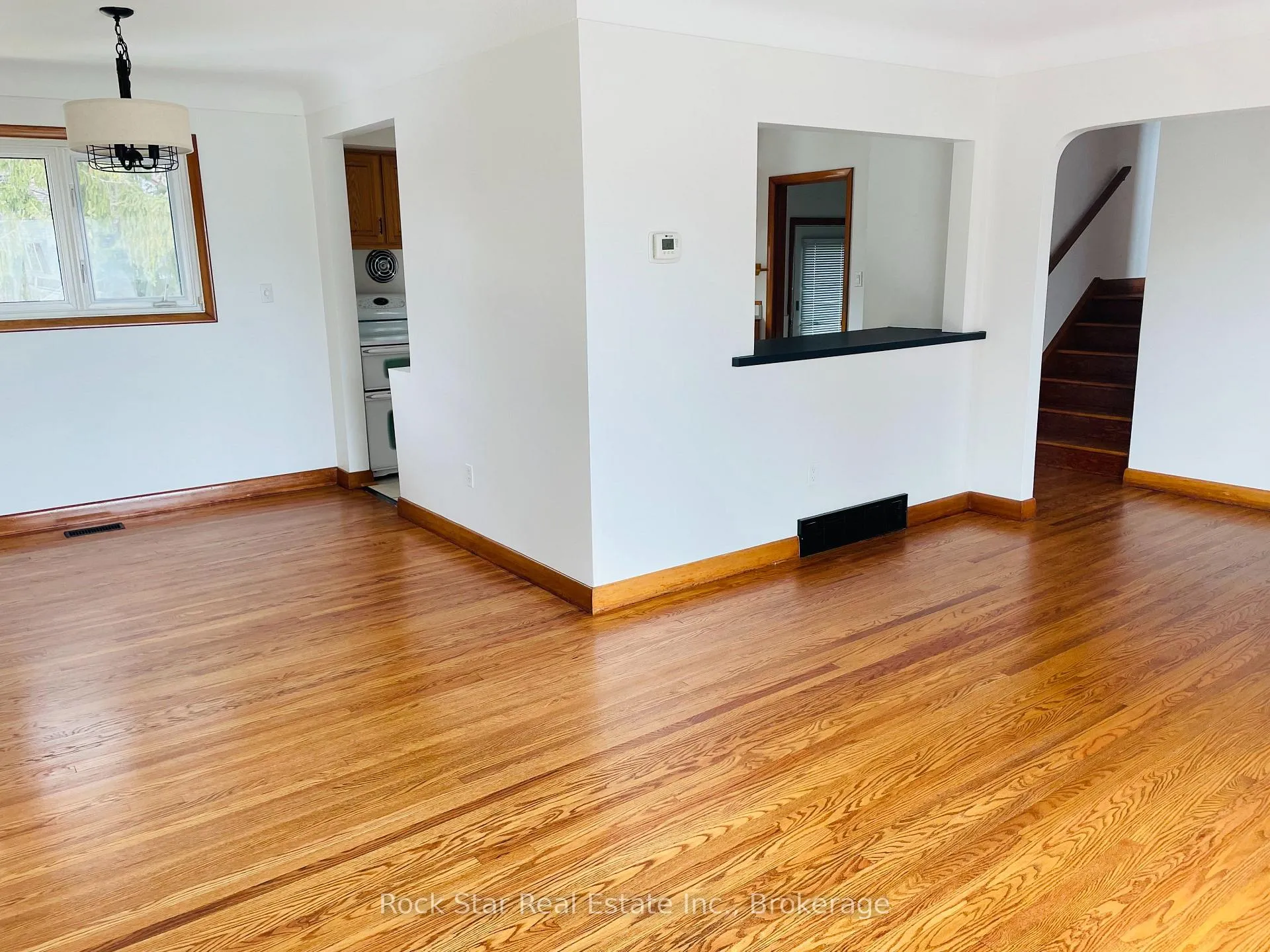 Photo 3 of 331 Meadowcrest Road, Kingston, City Southwest — HOMEH