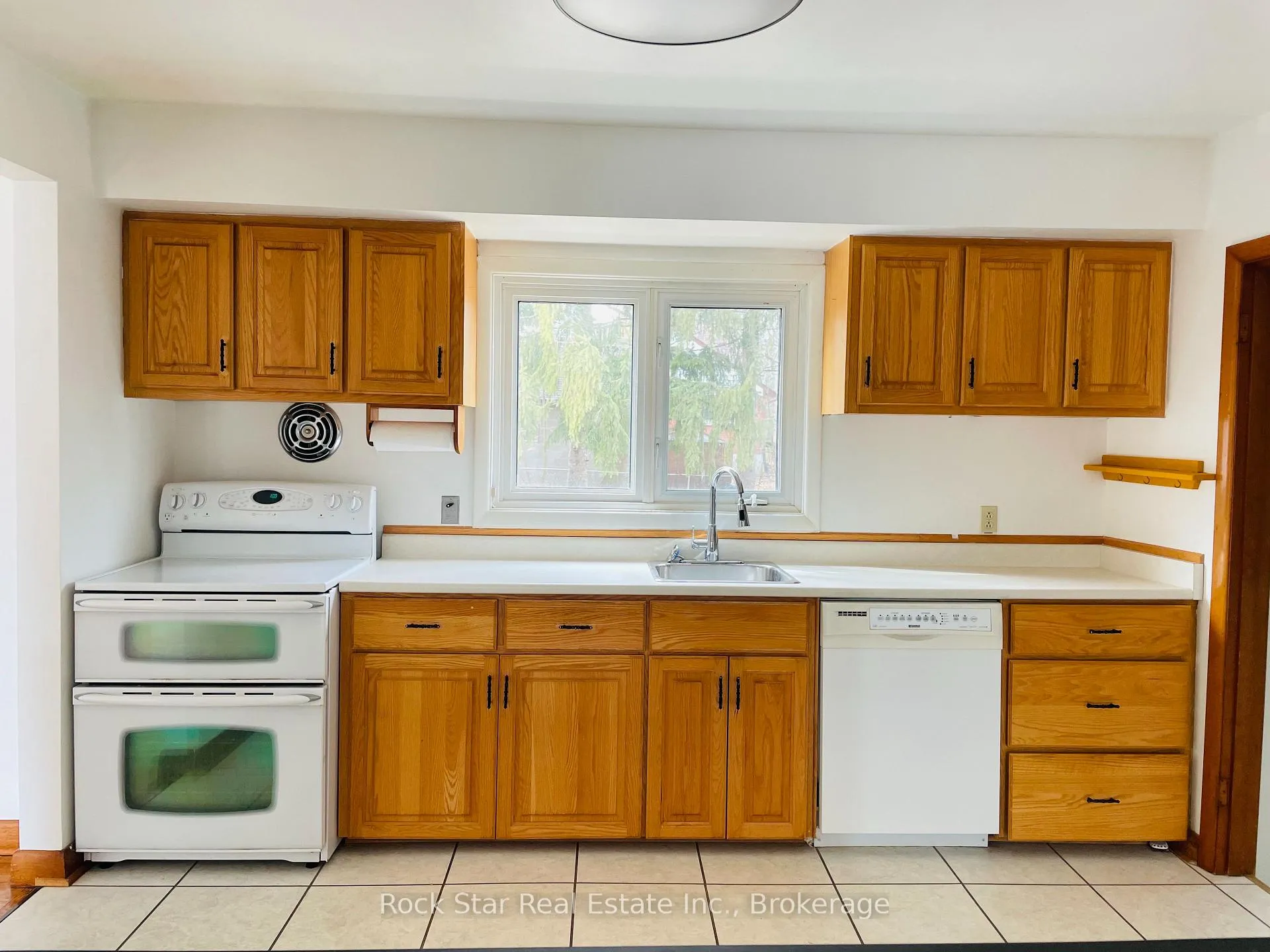 Photo 5 of 331 Meadowcrest Road, Kingston, City Southwest — HOMEH