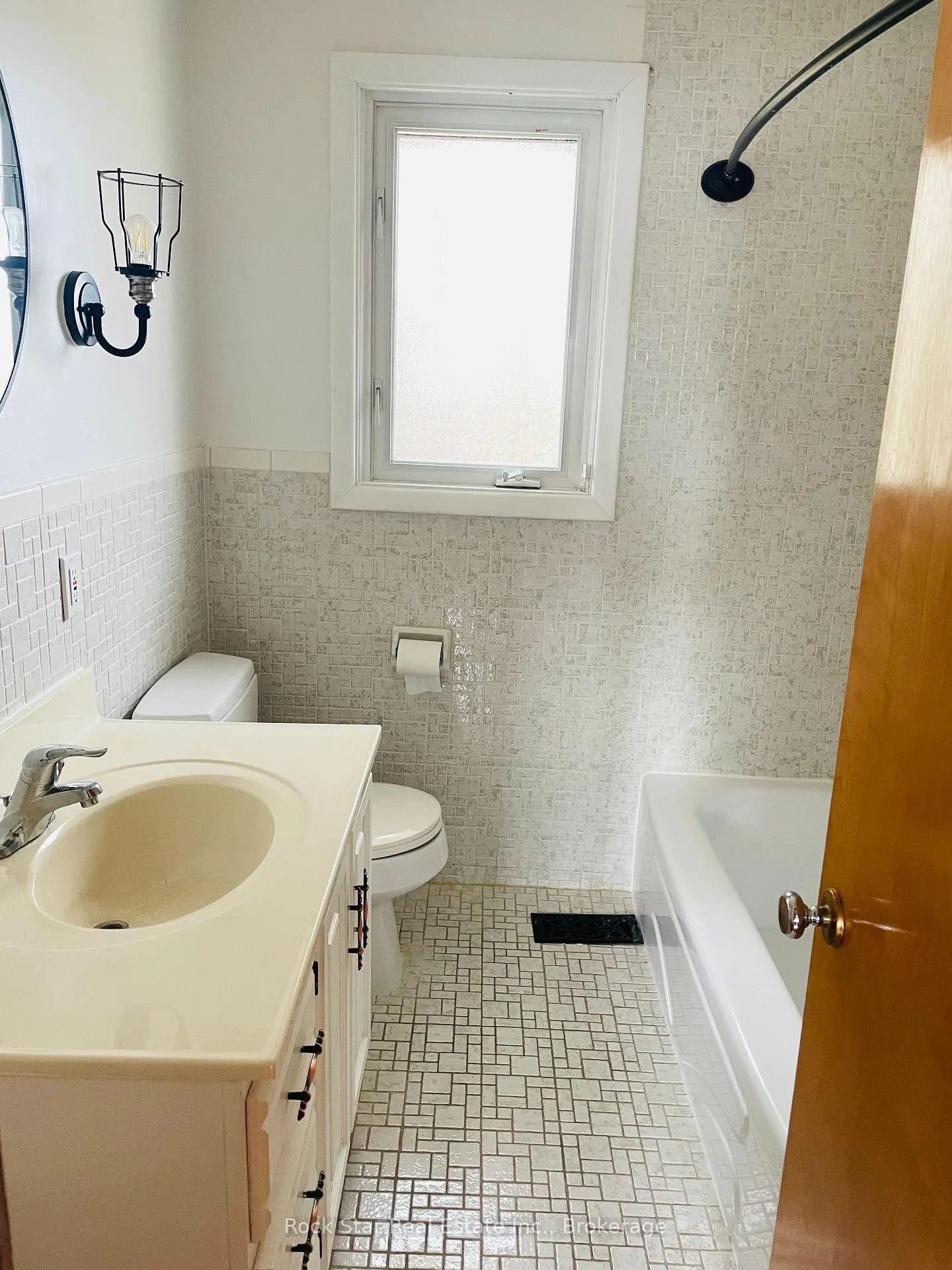 Photo 9 of 331 Meadowcrest Road, Kingston, City Southwest — HOMEH