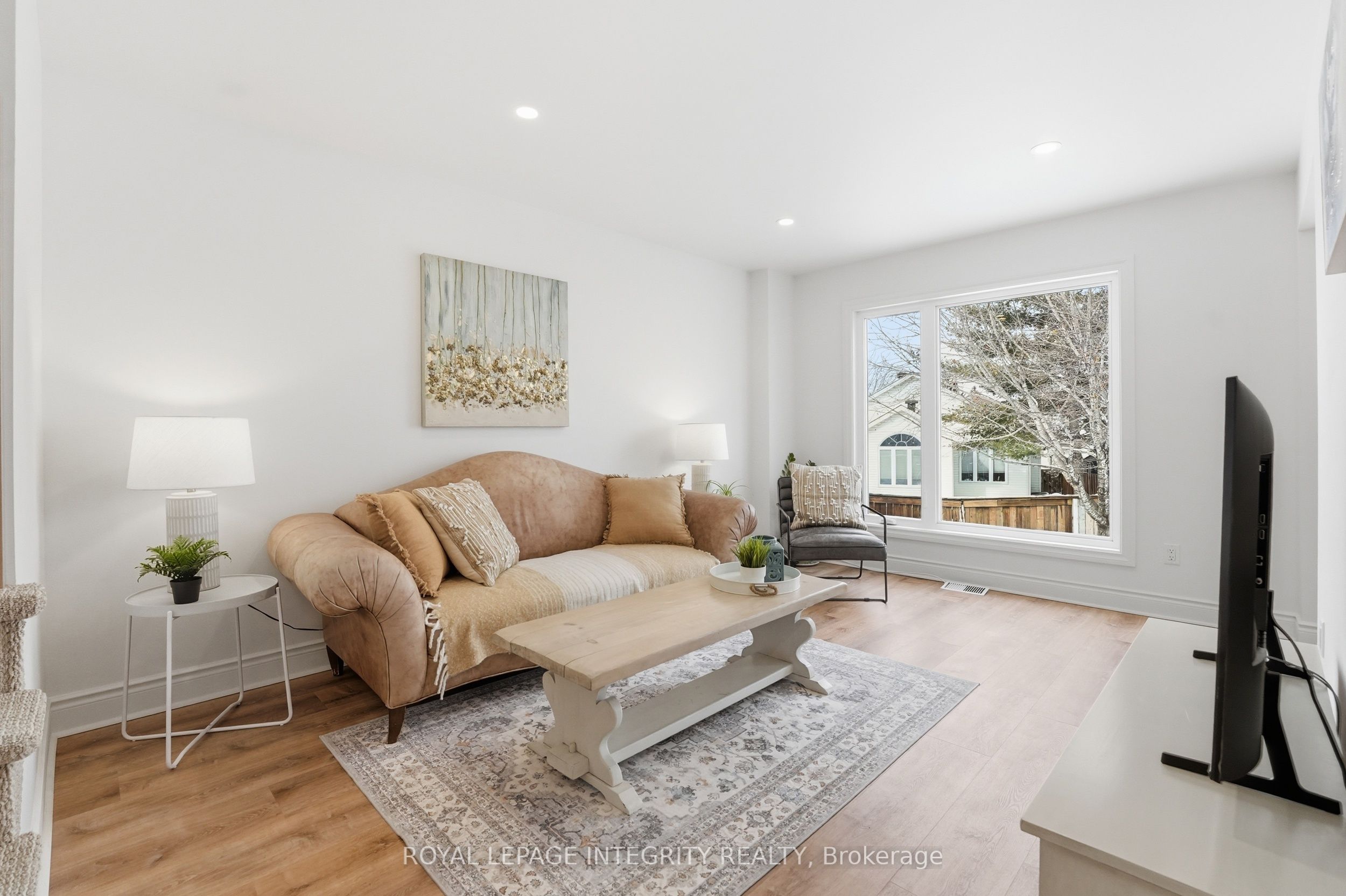 Photo 11 of 727 Hancock Crescent, Ottawa, Fallingbrook/Ridgemount — HOMEH