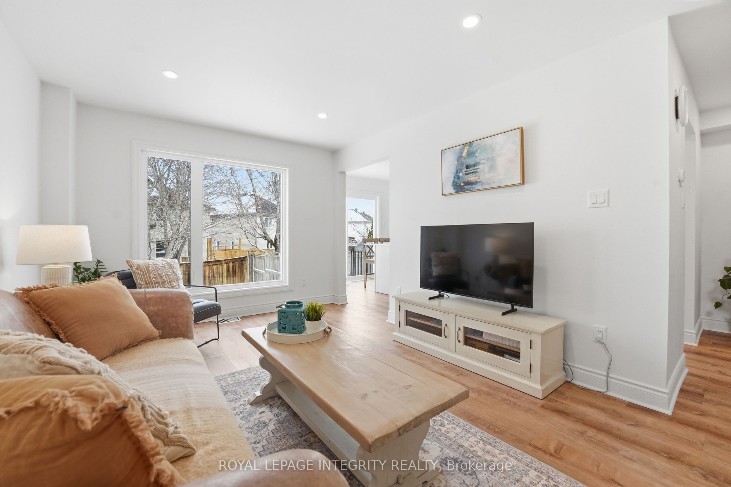 Photo 15 of 727 Hancock Crescent, Ottawa, Fallingbrook/Ridgemount — HOMEH