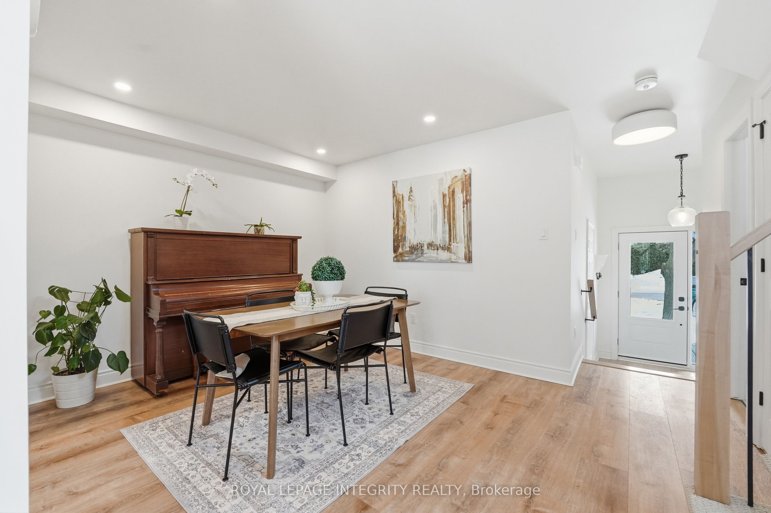 Photo 5 of 727 Hancock Crescent, Ottawa, Fallingbrook/Ridgemount — HOMEH