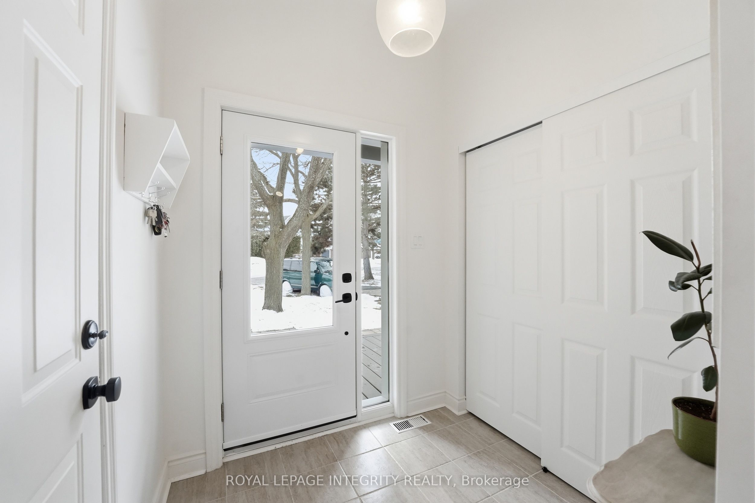 Photo 3 of 727 Hancock Crescent, Ottawa, Fallingbrook/Ridgemount — HOMEH