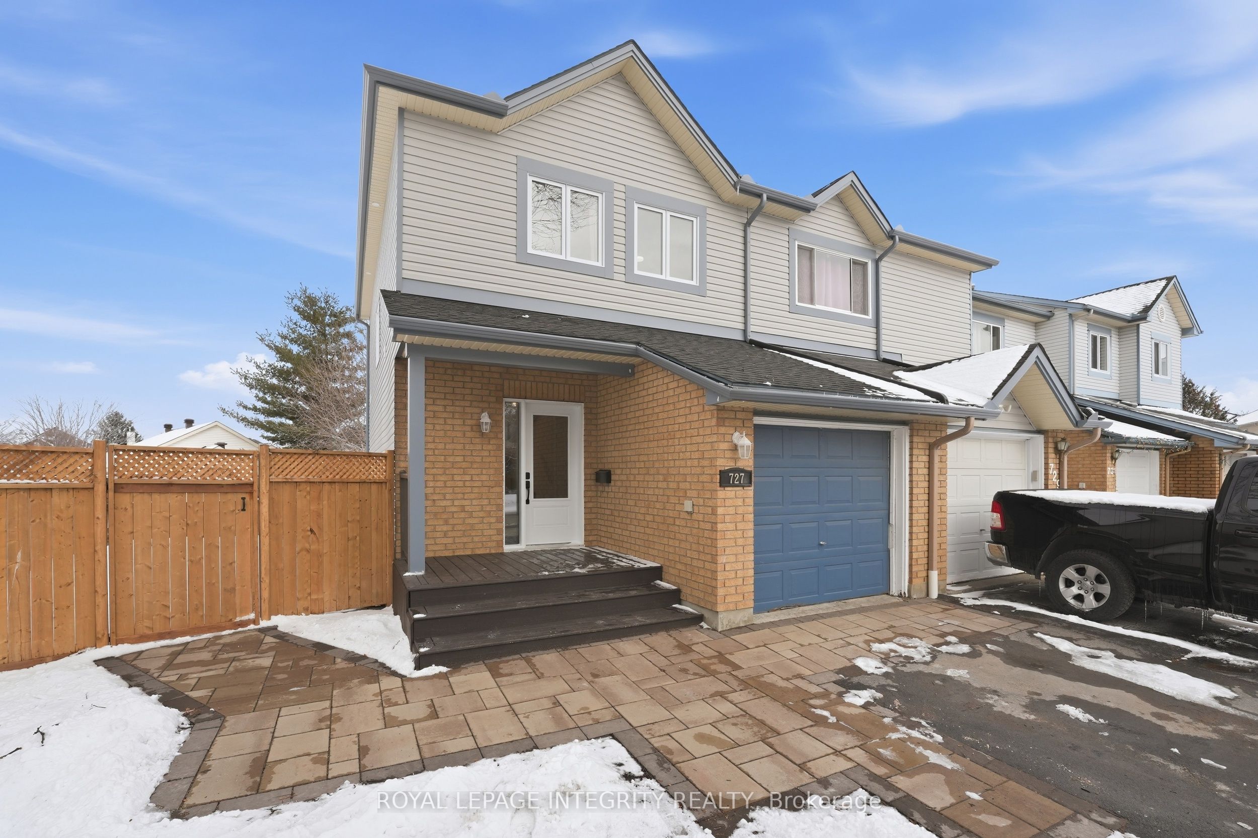 Photo 2 of 727 Hancock Crescent, Ottawa, Fallingbrook/Ridgemount — HOMEH