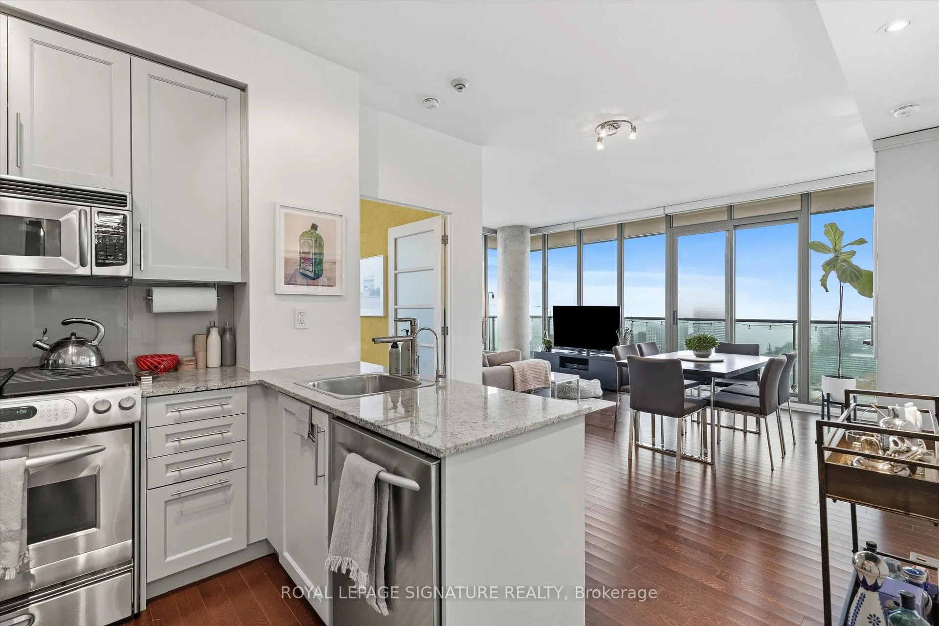 Photo 4 of Unit 3205, 33 Lombard Street, Toronto, Church-Yonge Corridor — HOMEH