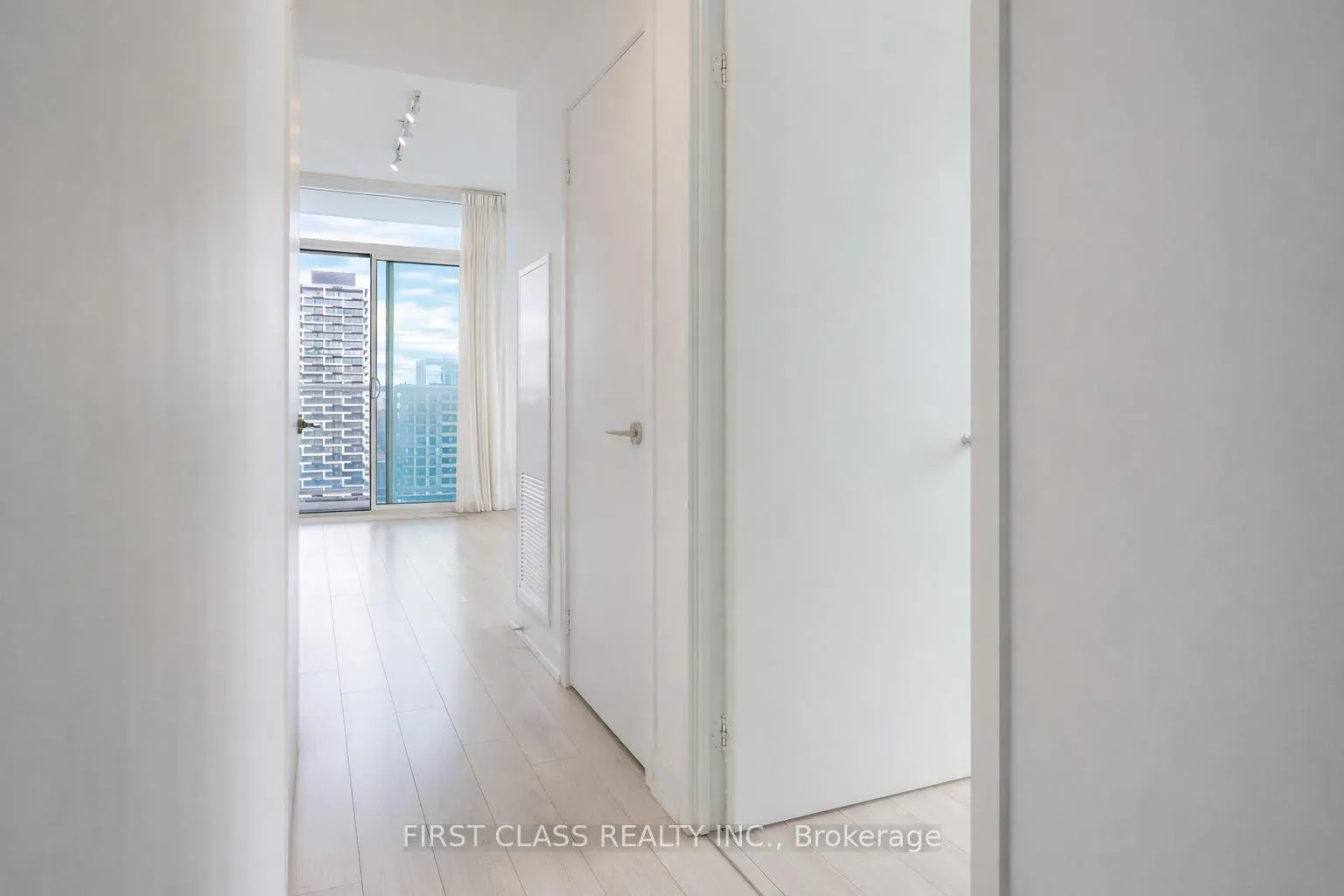 Photo 3 of Unit 2506, 33 Helendale Avenue, Toronto, Yonge-Eglinton — HOMEH