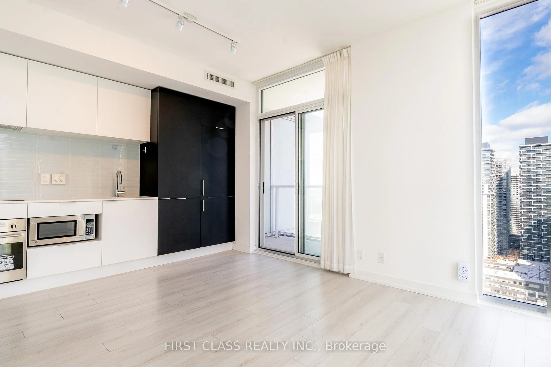 Photo 4 of Unit 2506, 33 Helendale Avenue, Toronto, Yonge-Eglinton — HOMEH