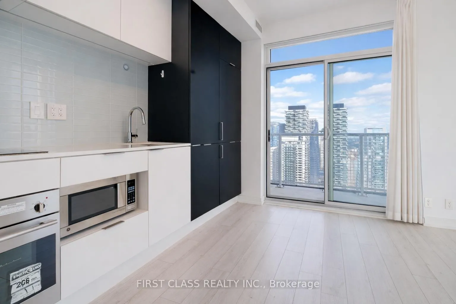 Photo 6 of Unit 2506, 33 Helendale Avenue, Toronto, Yonge-Eglinton — HOMEH