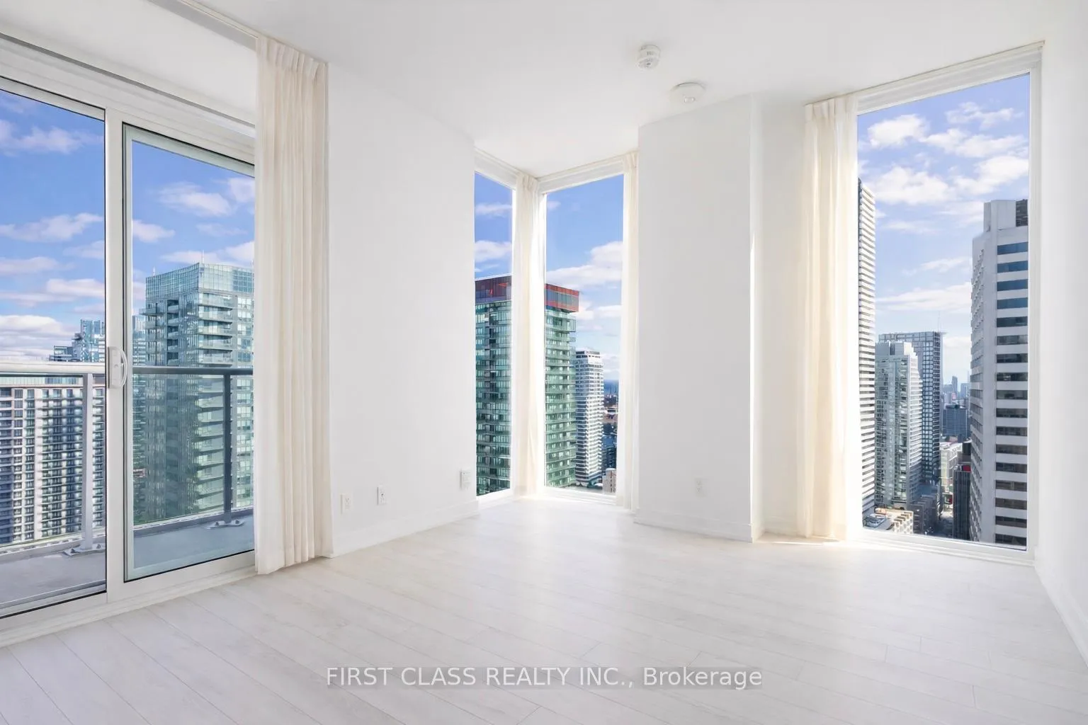 Photo 7 of Unit 2506, 33 Helendale Avenue, Toronto, Yonge-Eglinton — HOMEH