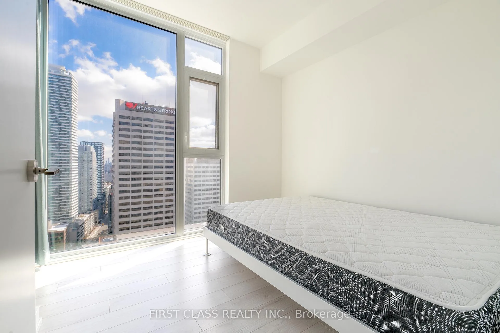 Photo 9 of Unit 2506, 33 Helendale Avenue, Toronto, Yonge-Eglinton — HOMEH