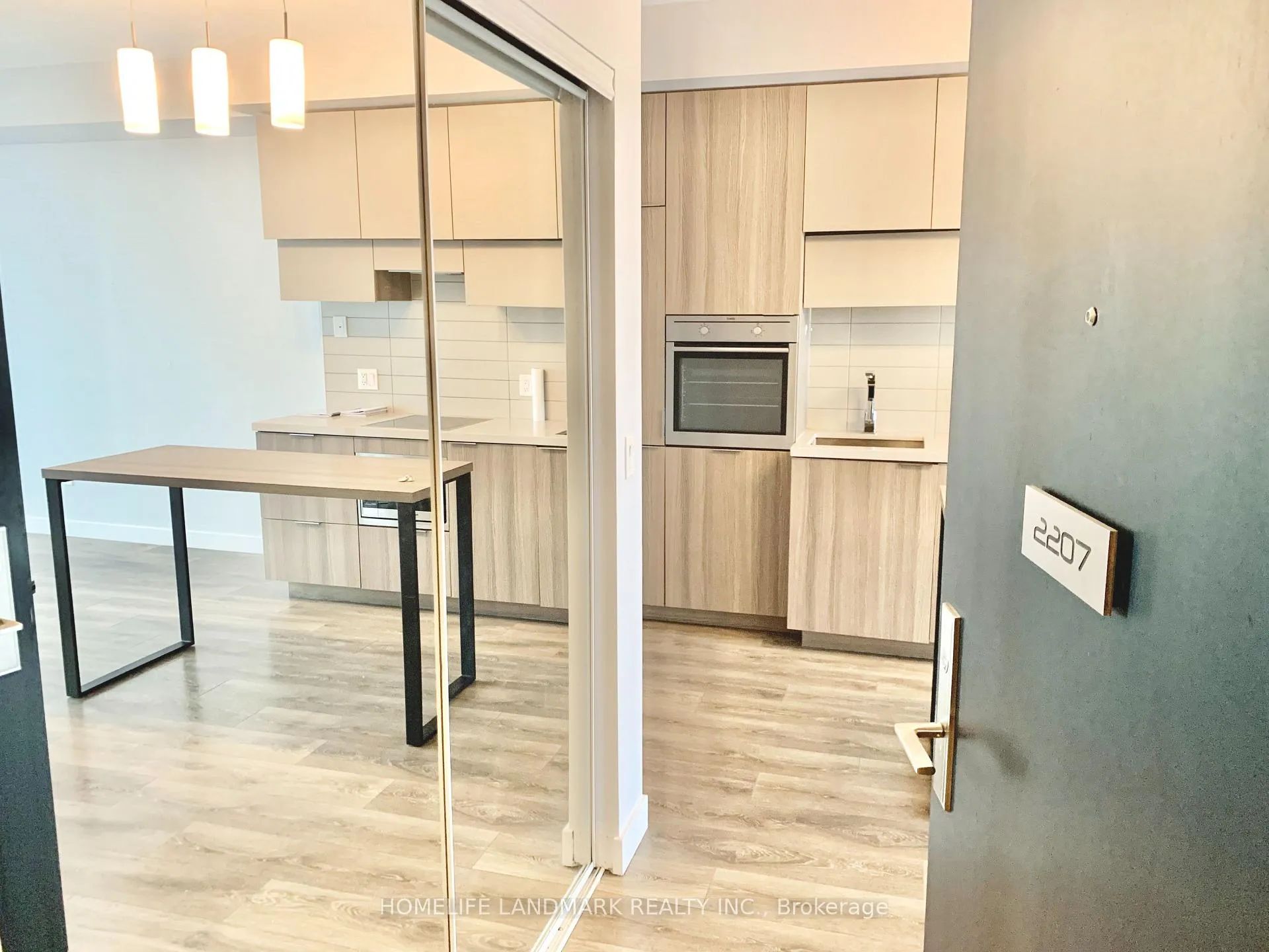 Photo 5 of Unit 2207, 8 Eglinton Avenue E, Toronto, Mount Pleasant West — HOMEH