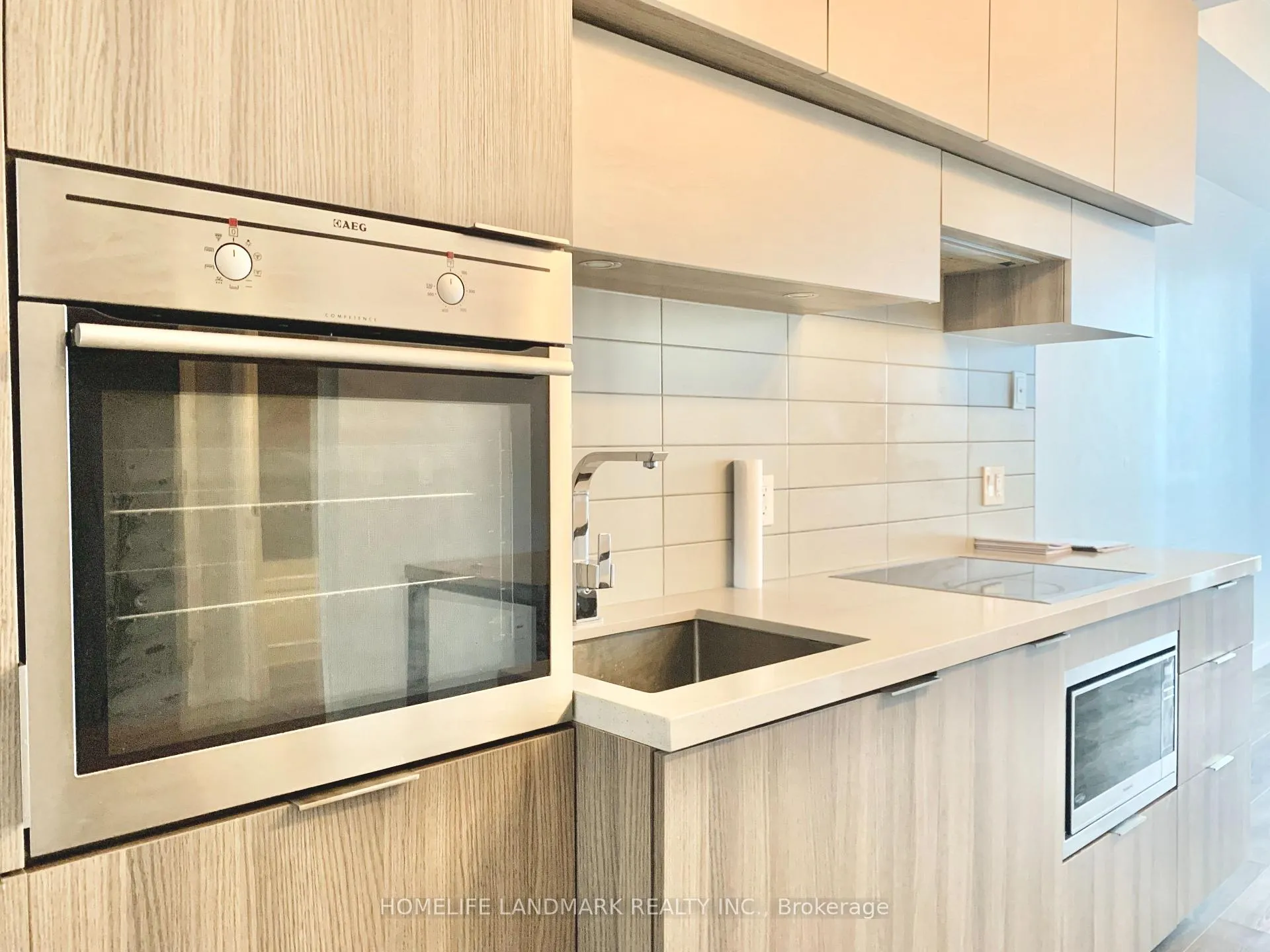 Photo 8 of Unit 2207, 8 Eglinton Avenue E, Toronto, Mount Pleasant West — HOMEH