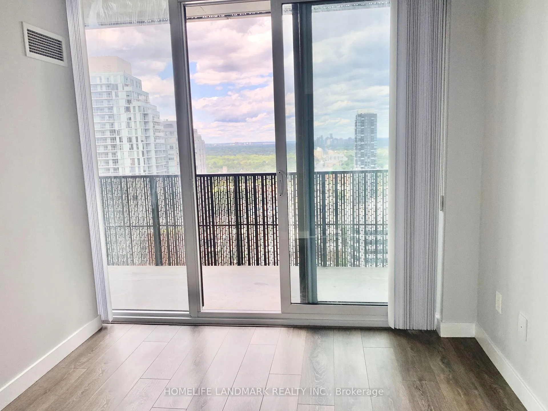 Photo 21 of Unit 2207, 8 Eglinton Avenue E, Toronto, Mount Pleasant West — HOMEH