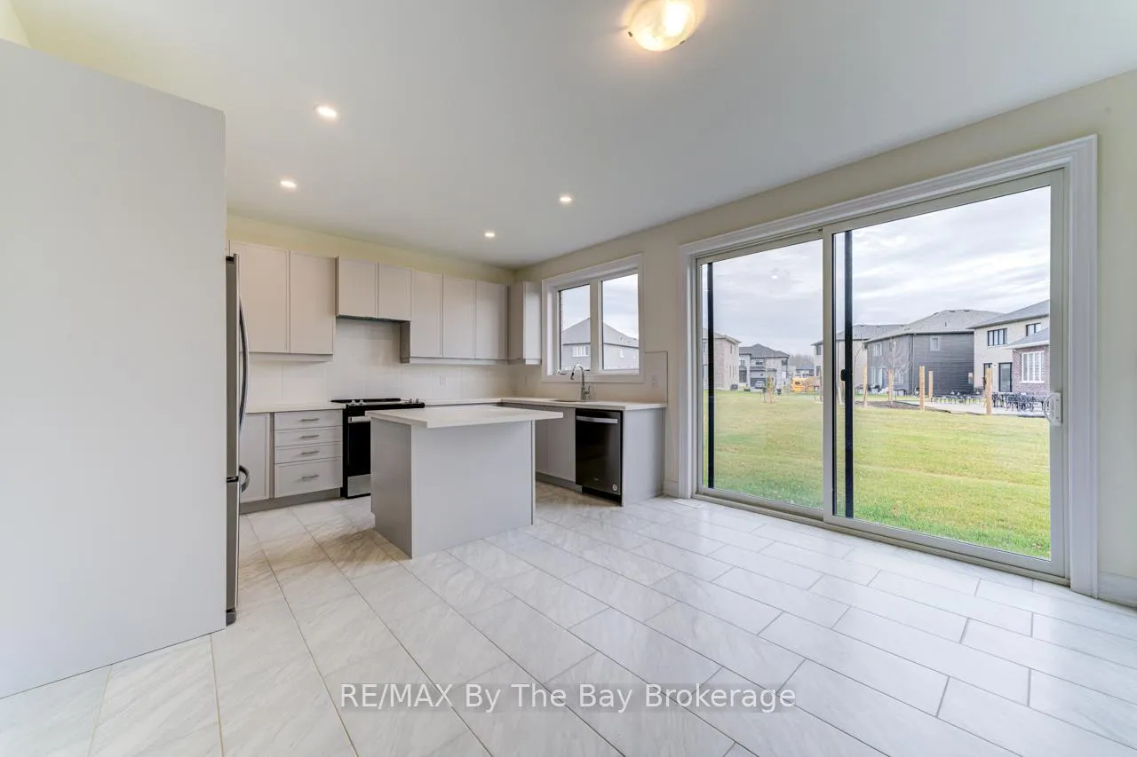 Photo 13 of 169 Rosanne Circle, Wasaga Beach — HOMEH