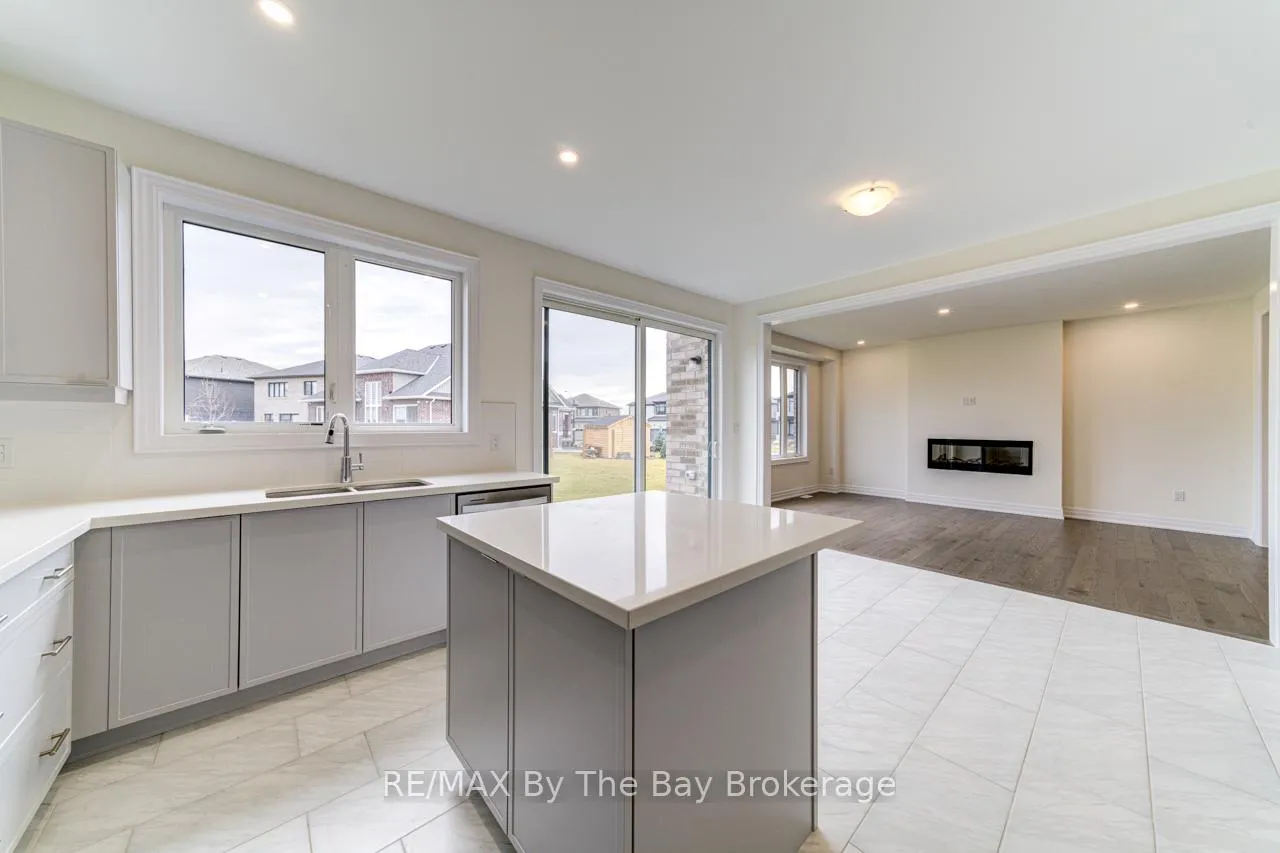Photo 15 of 169 Rosanne Circle, Wasaga Beach — HOMEH