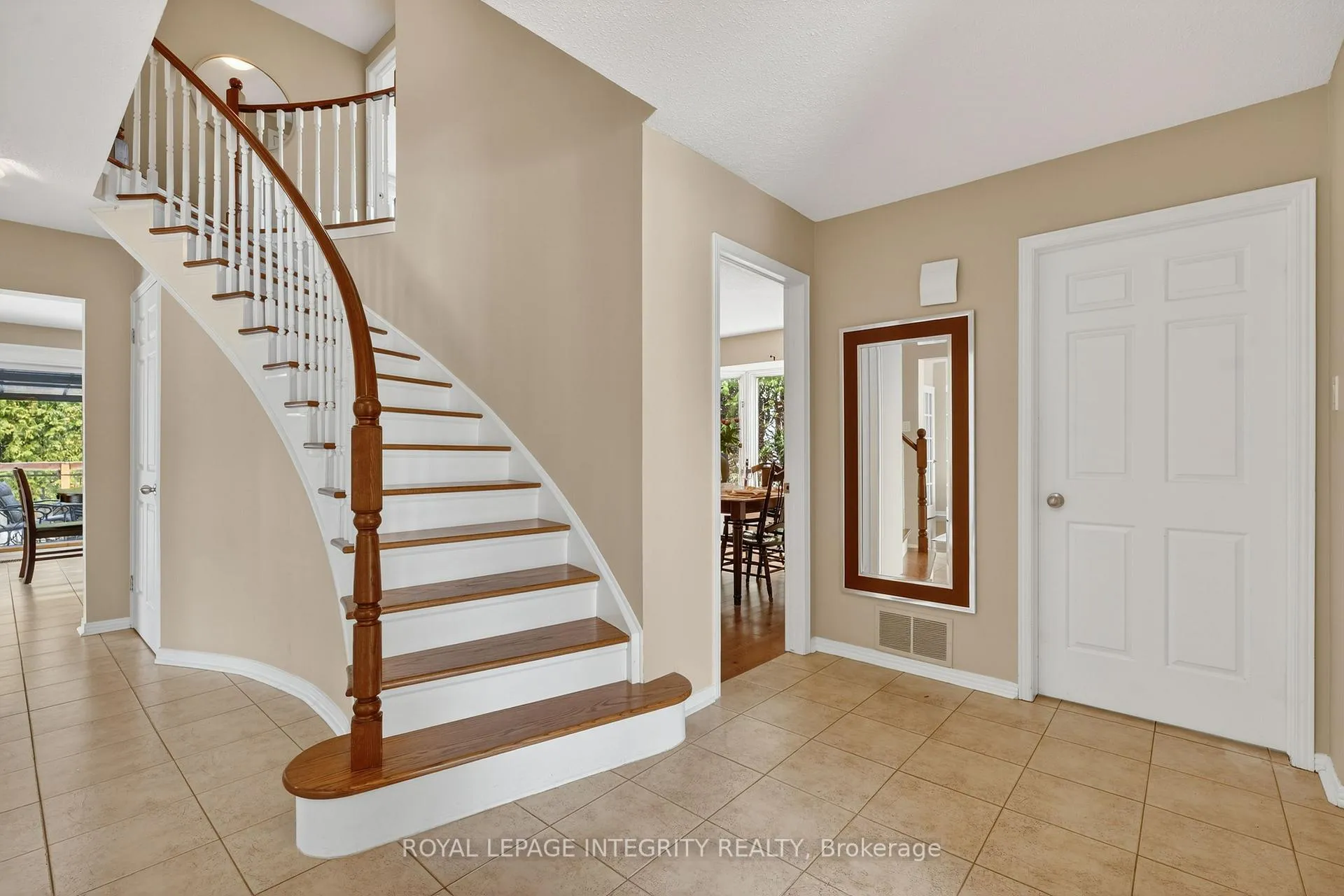 Photo 2 of 6020 Vineyard Drive, Ottawa, Convent Glen — HOMEH