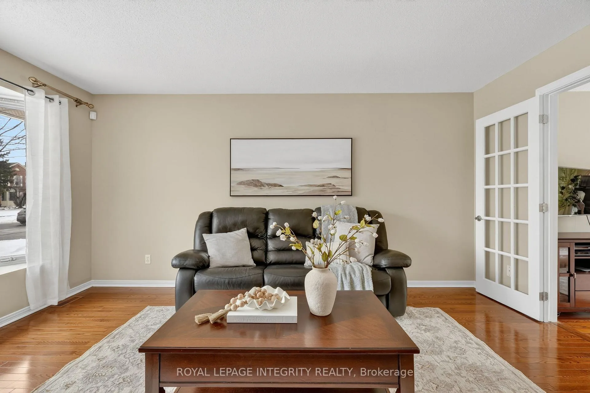 Photo 3 of 6020 Vineyard Drive, Ottawa, Convent Glen — HOMEH