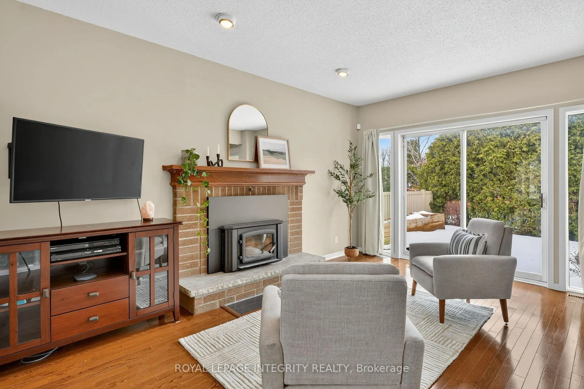 Photo 6 of 6020 Vineyard Drive, Ottawa, Convent Glen — HOMEH