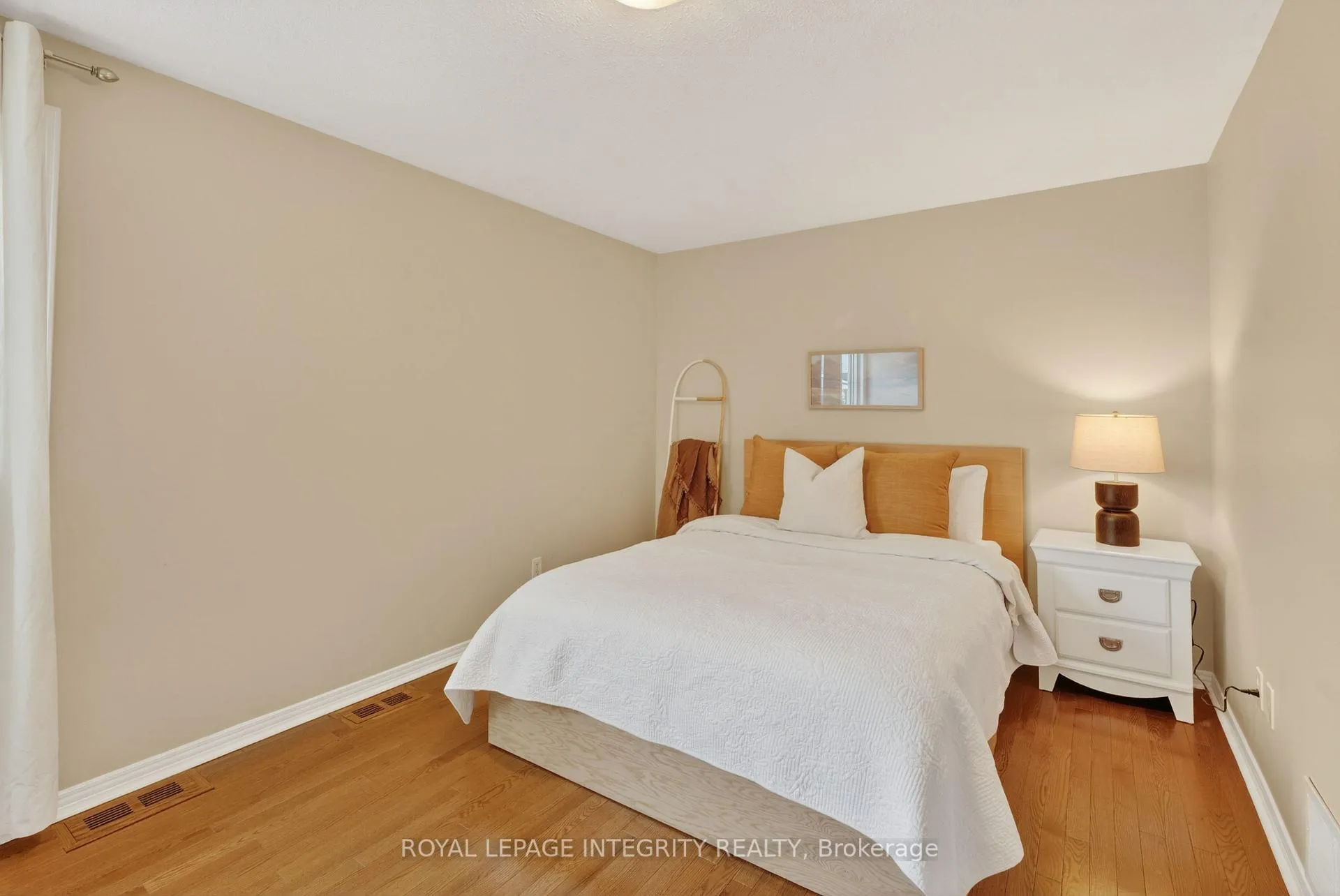 Photo 19 of 6020 Vineyard Drive, Ottawa, Convent Glen — HOMEH