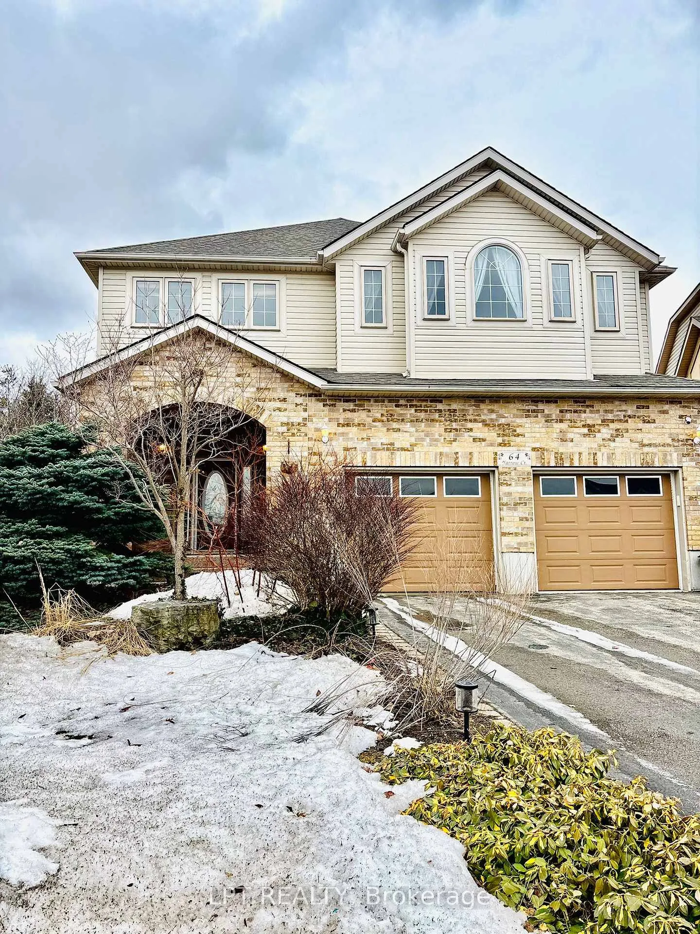 Photo 2 of 64 Yarrow Court, Kitchener — HOMEH