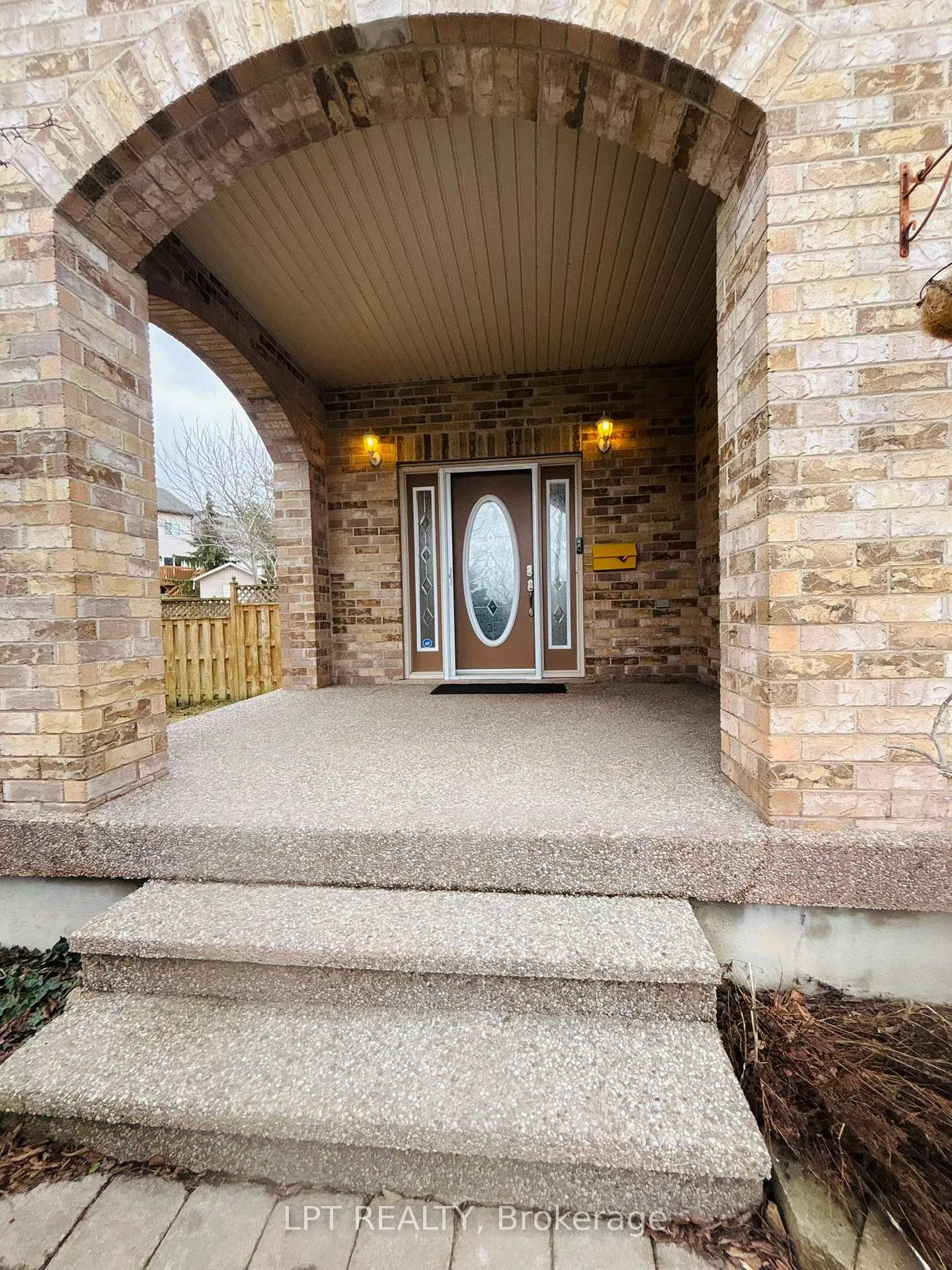 Photo 3 of 64 Yarrow Court, Kitchener — HOMEH