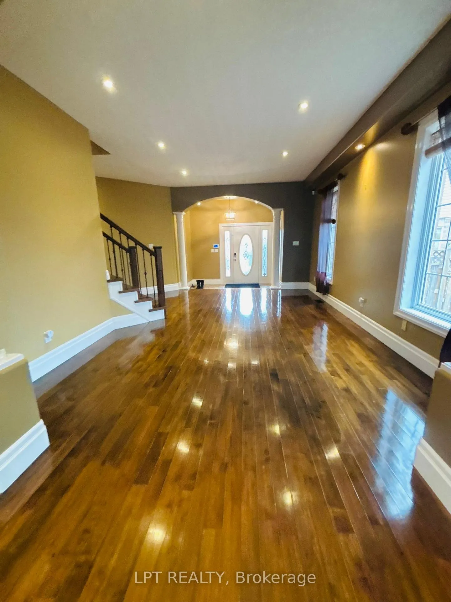 Photo 5 of 64 Yarrow Court, Kitchener — HOMEH