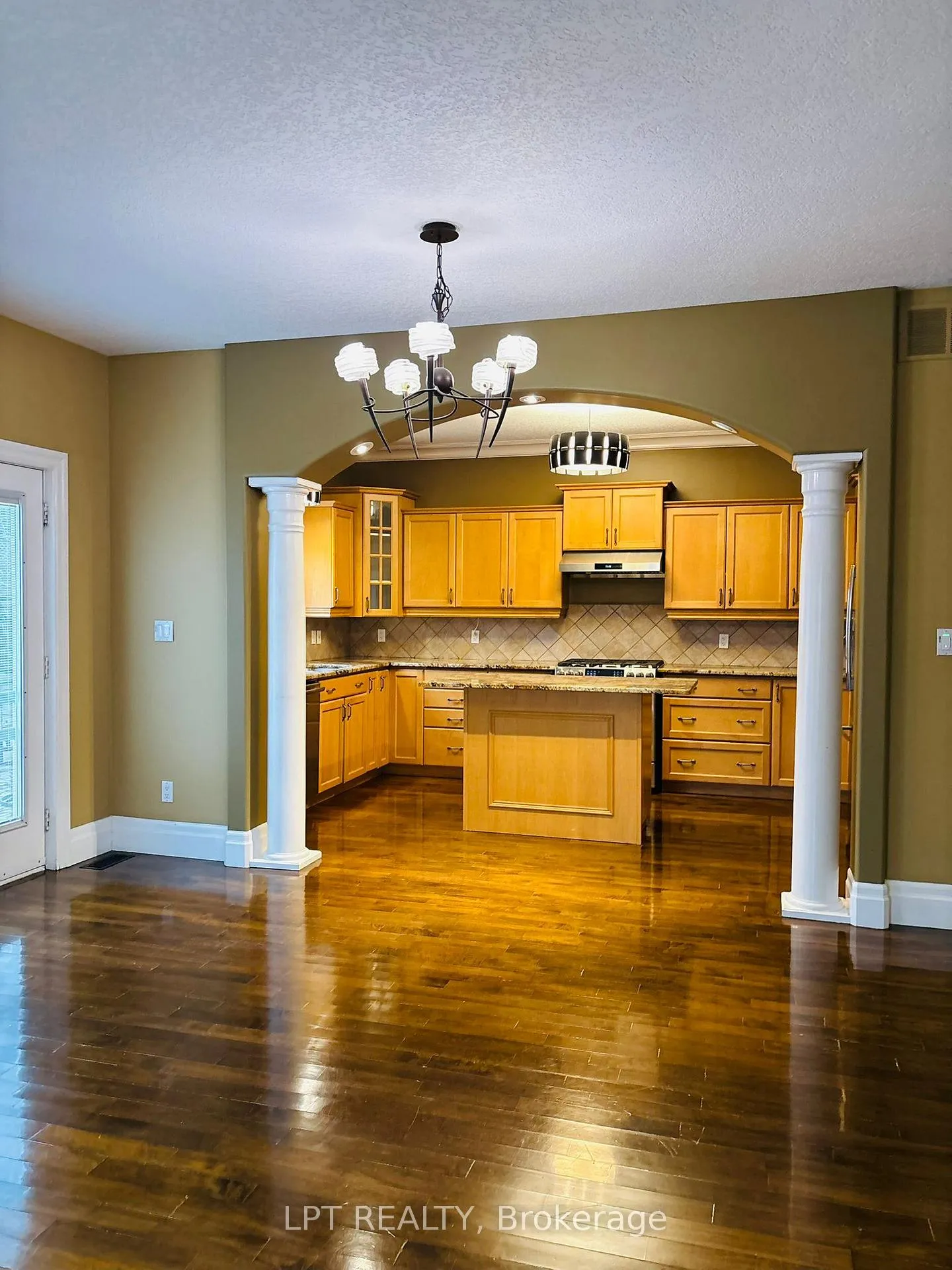 Photo 10 of 64 Yarrow Court, Kitchener — HOMEH