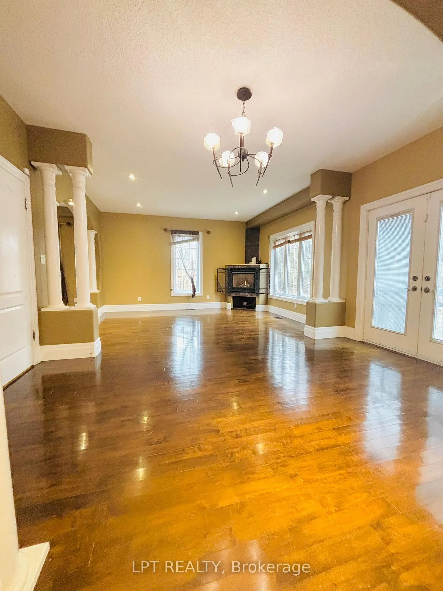 Photo 11 of 64 Yarrow Court, Kitchener — HOMEH