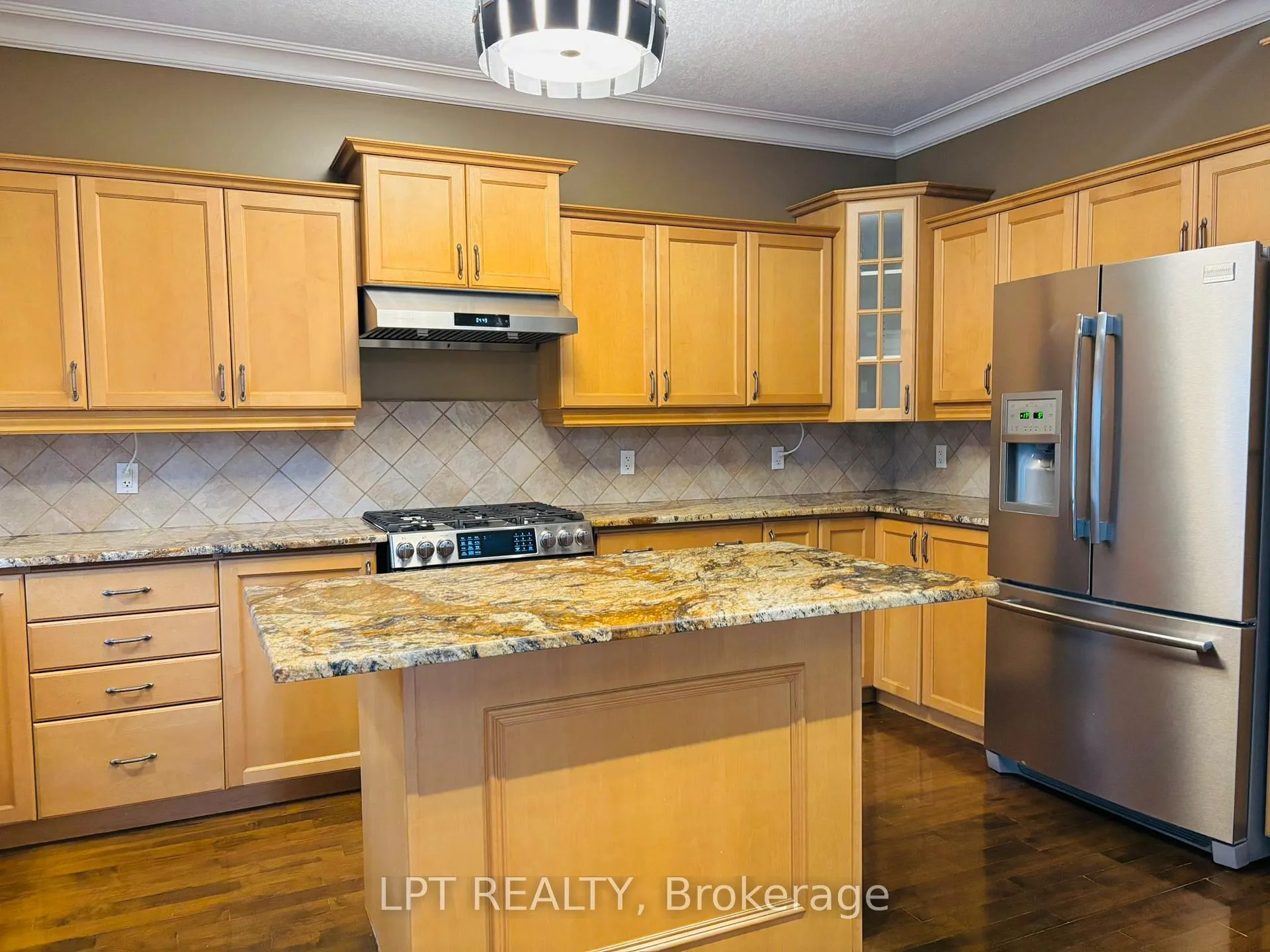 Photo 13 of 64 Yarrow Court, Kitchener — HOMEH