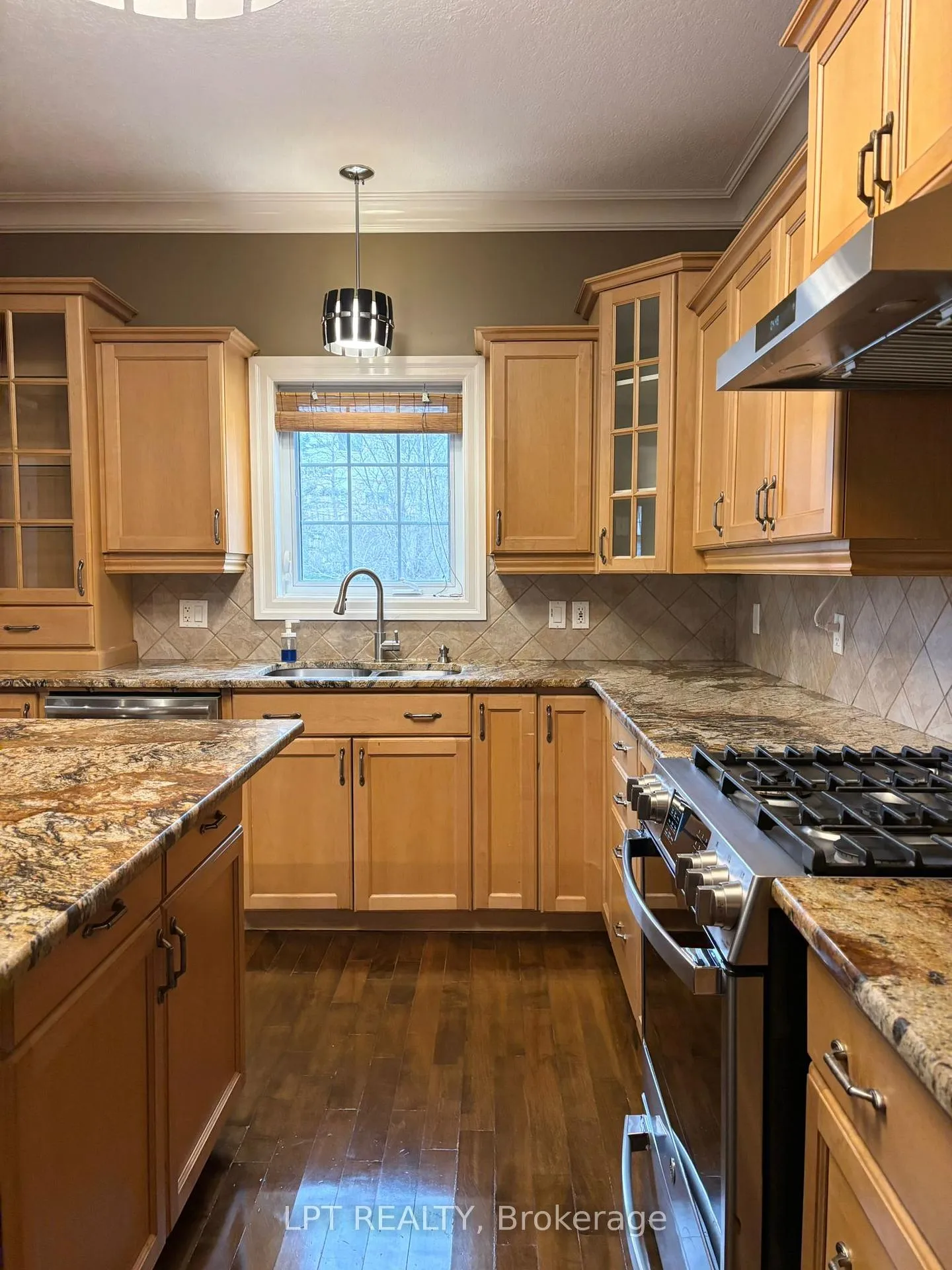 Photo 14 of 64 Yarrow Court, Kitchener — HOMEH