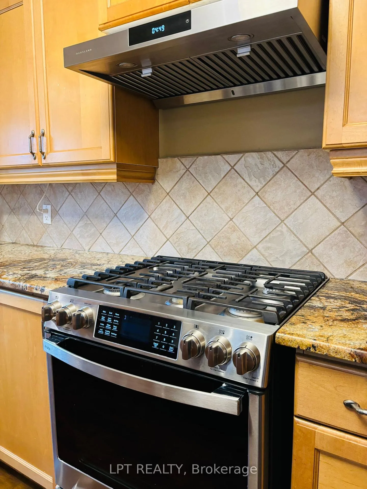 Photo 15 of 64 Yarrow Court, Kitchener — HOMEH