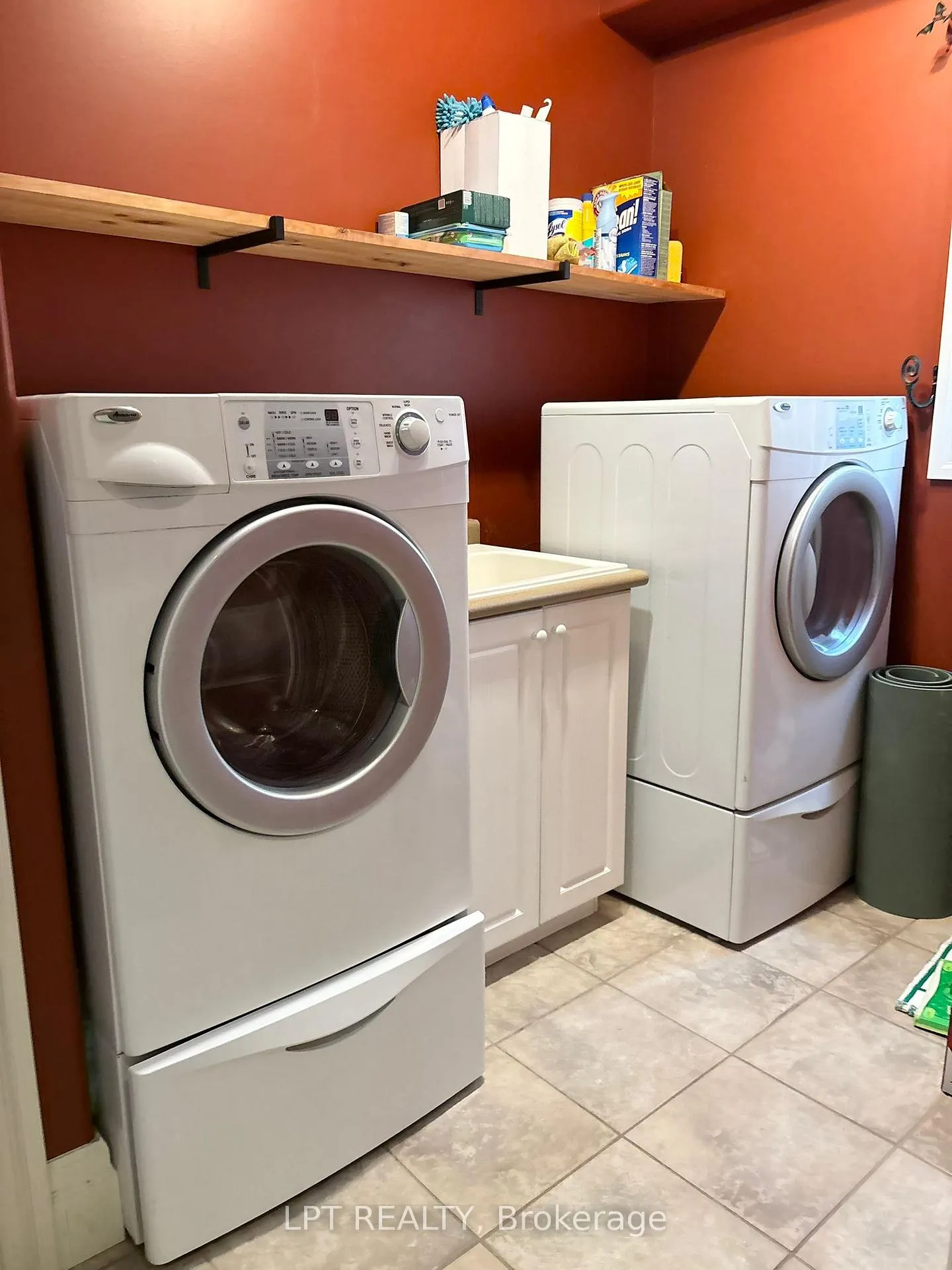 Photo 16 of 64 Yarrow Court, Kitchener — HOMEH