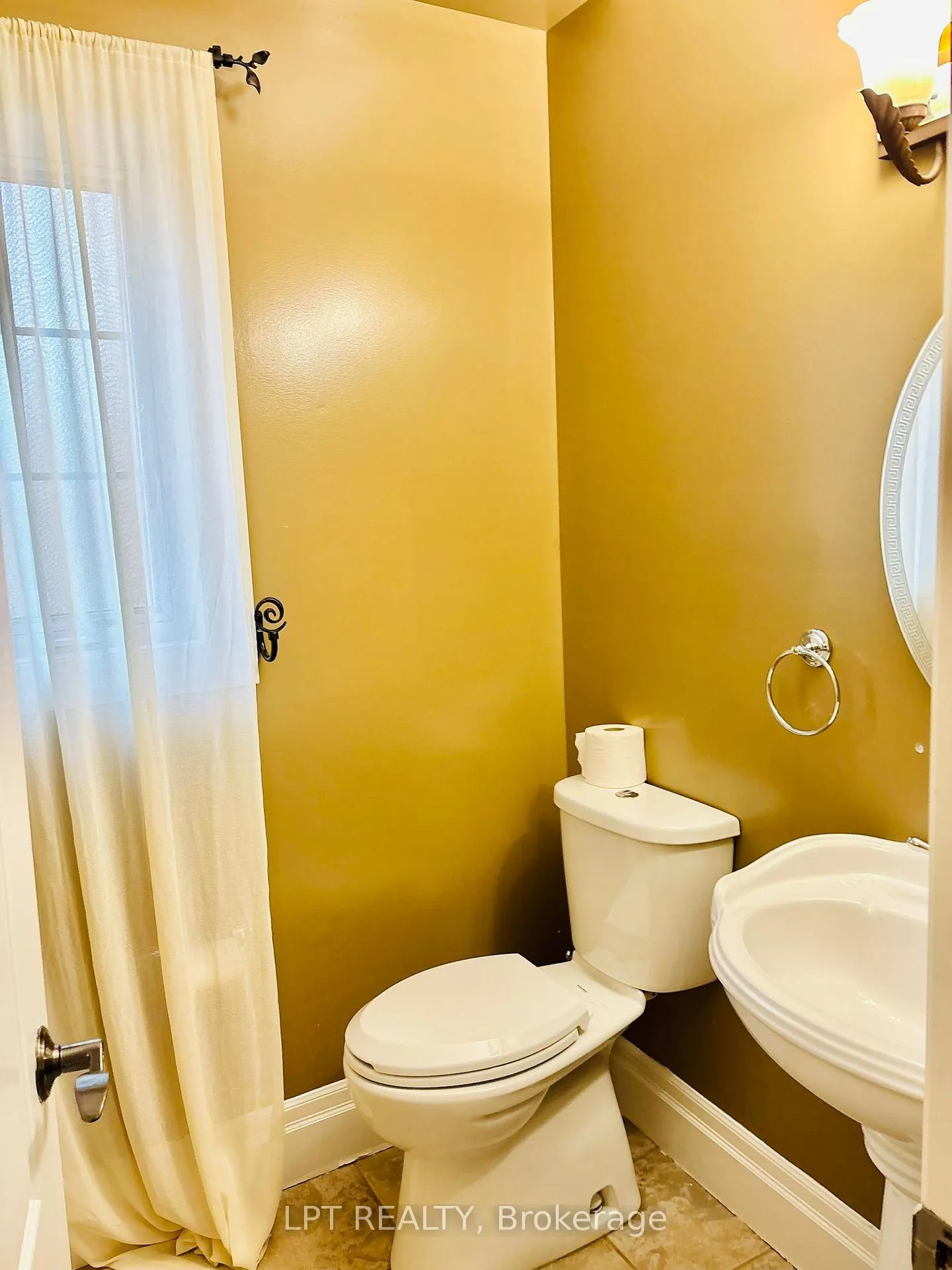 Photo 17 of 64 Yarrow Court, Kitchener — HOMEH